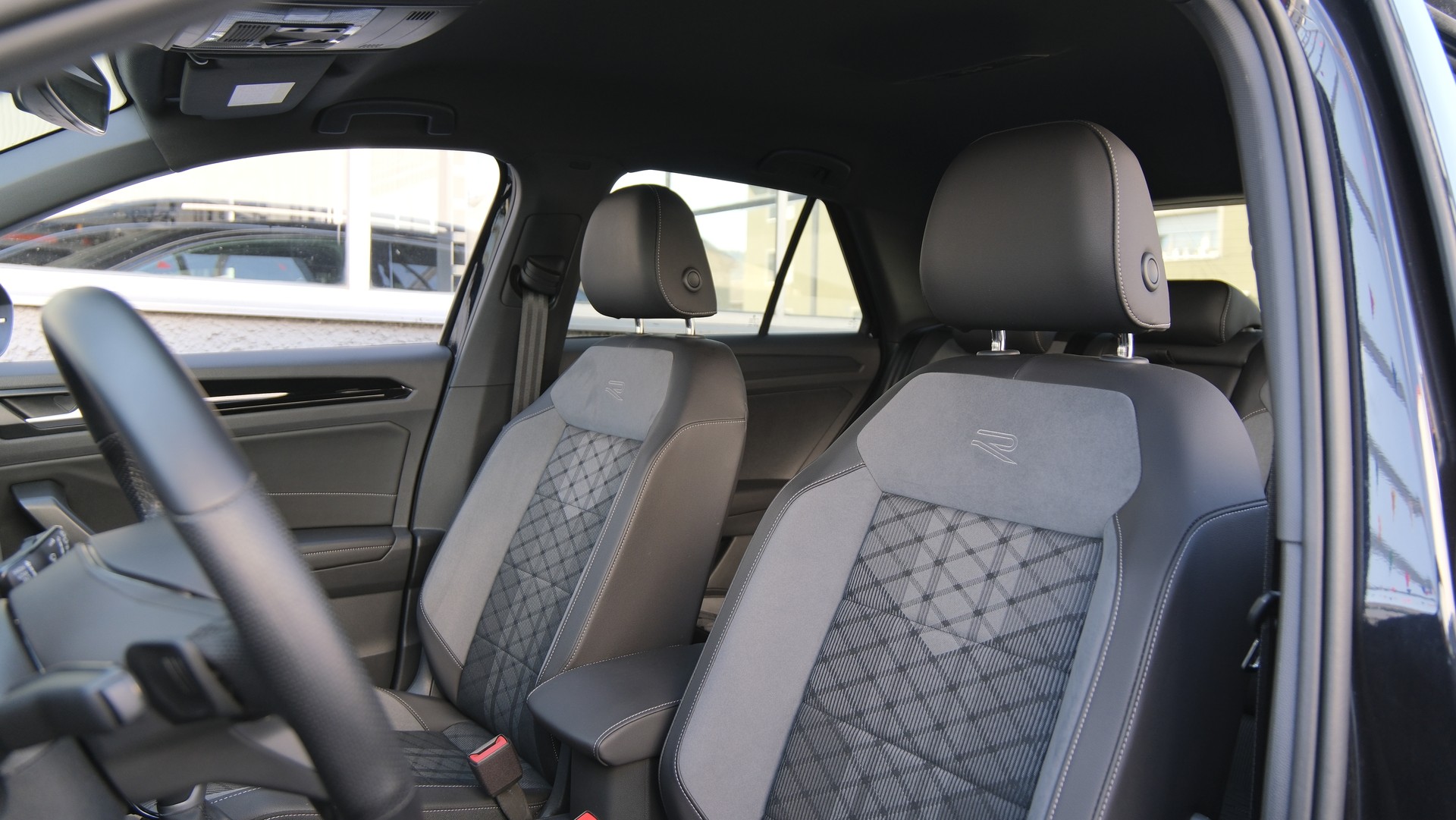 VW T-Roc 1.5 TSI EVO R-Line DSG-image-4
