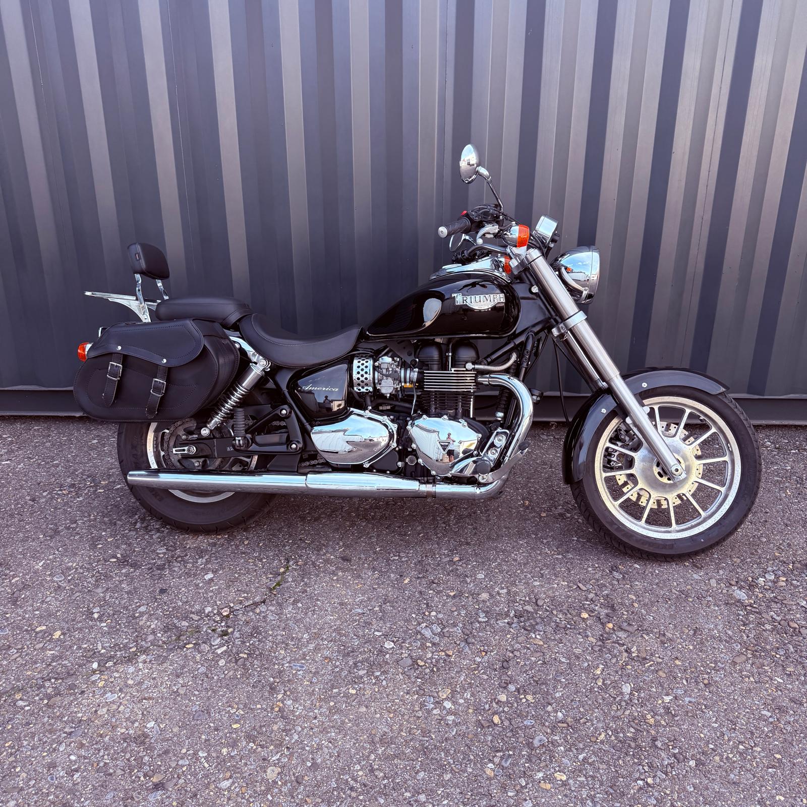 TRIUMPH America 900-image-0