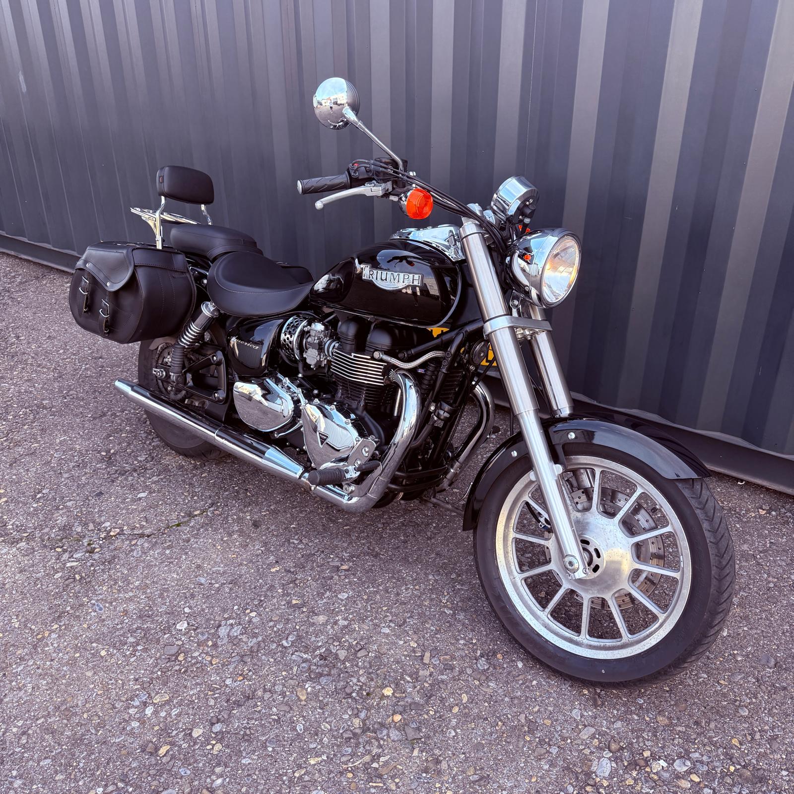 TRIUMPH America 900-image-2