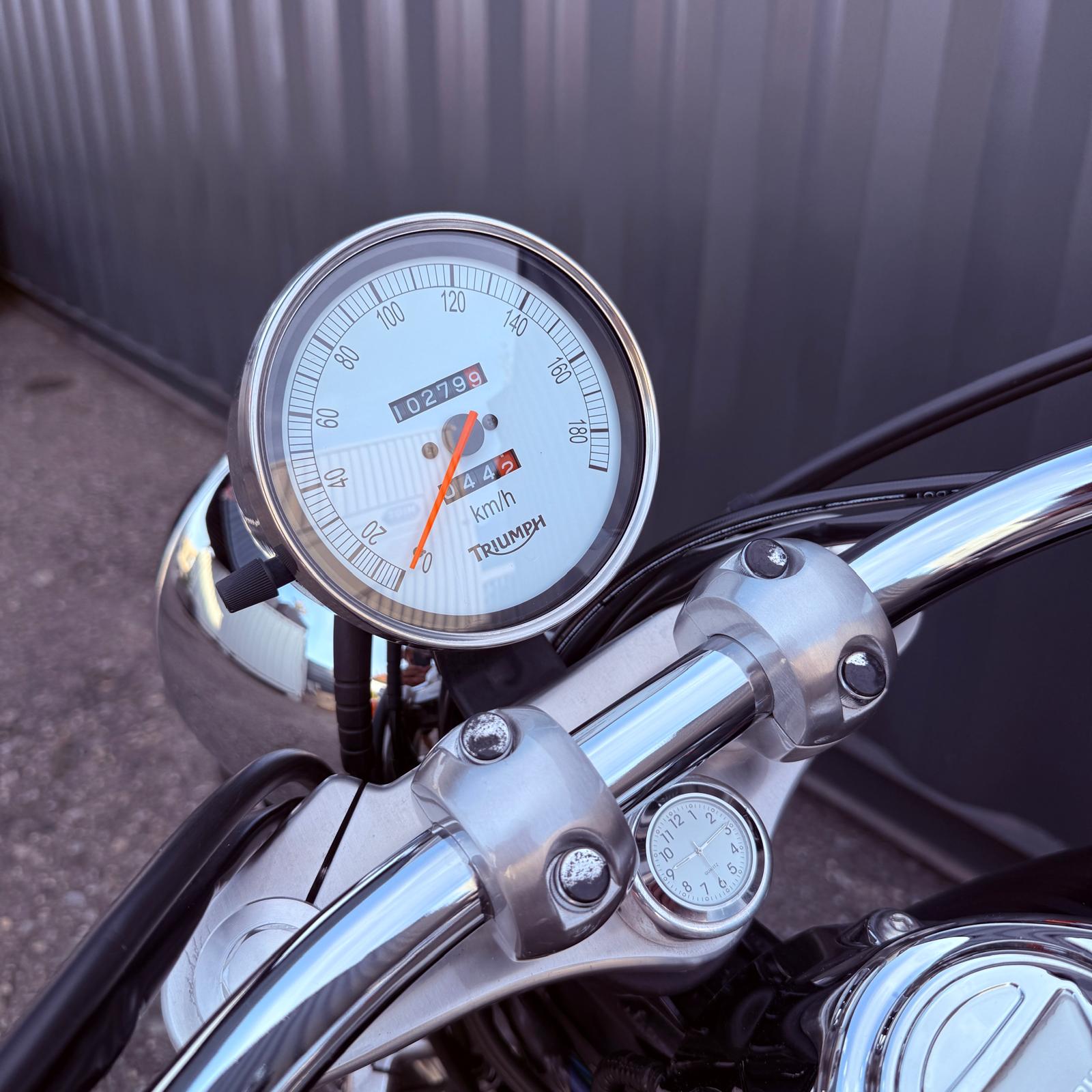 TRIUMPH America 900-image-8