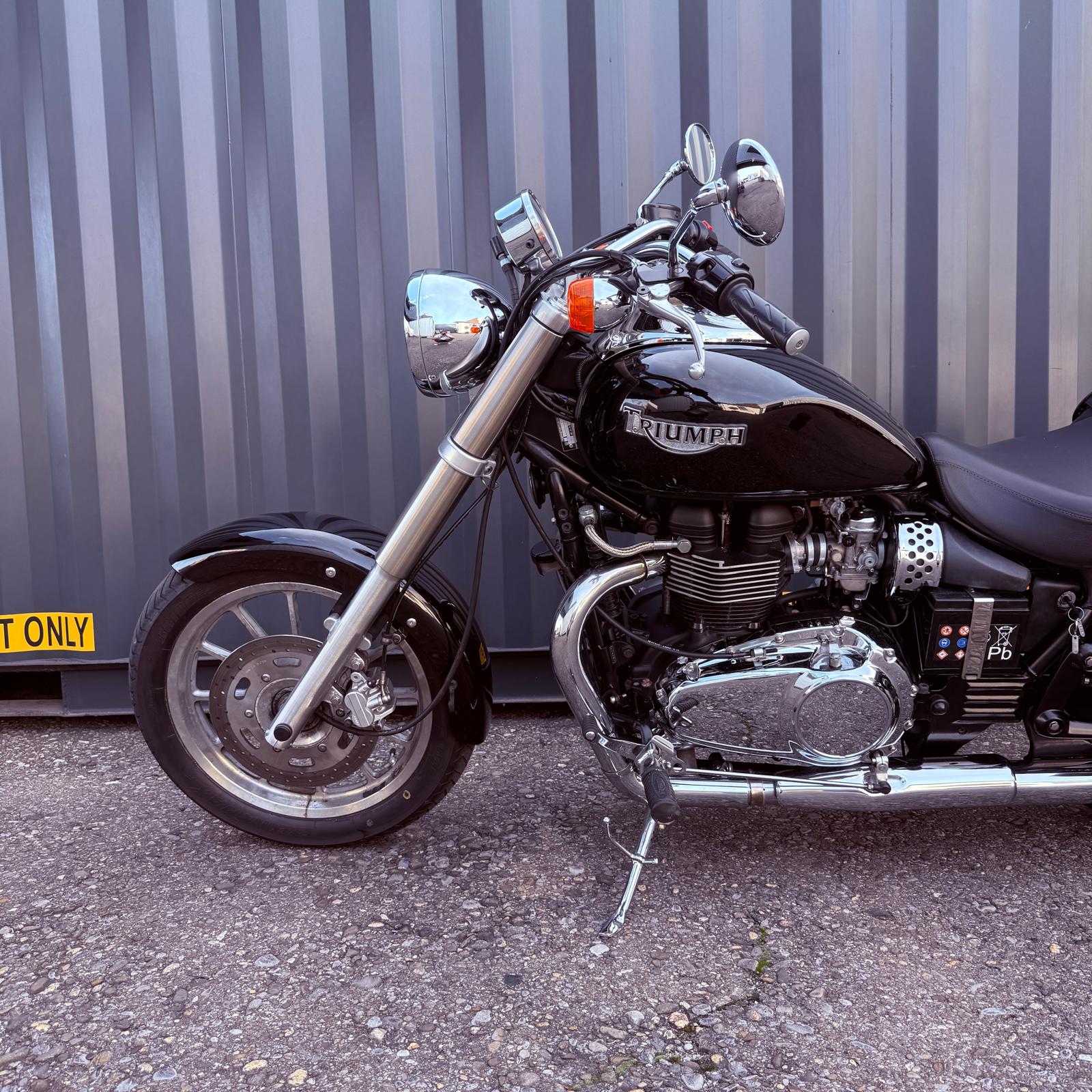 TRIUMPH America 900-image-1