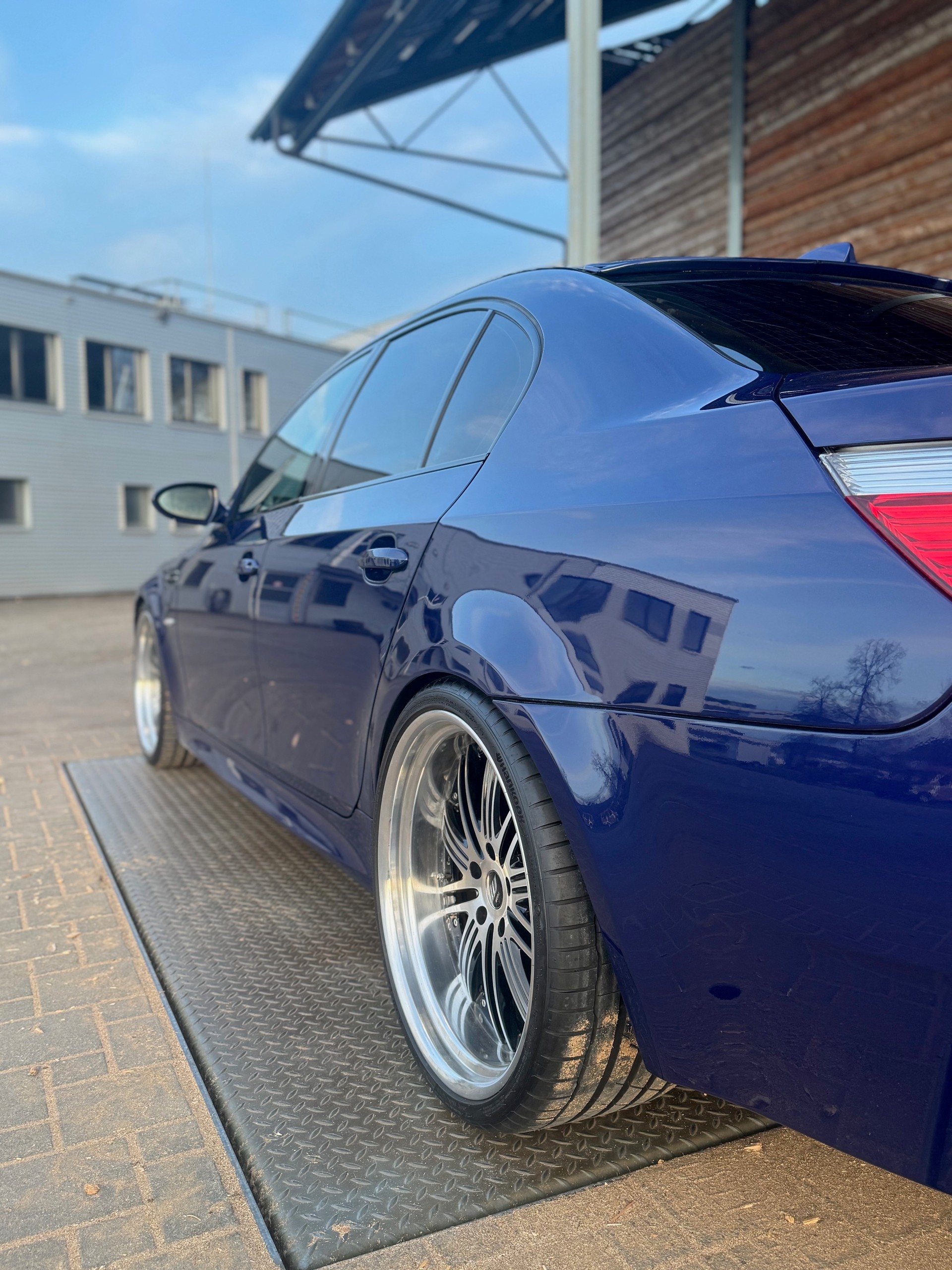 BMW M5-image-9