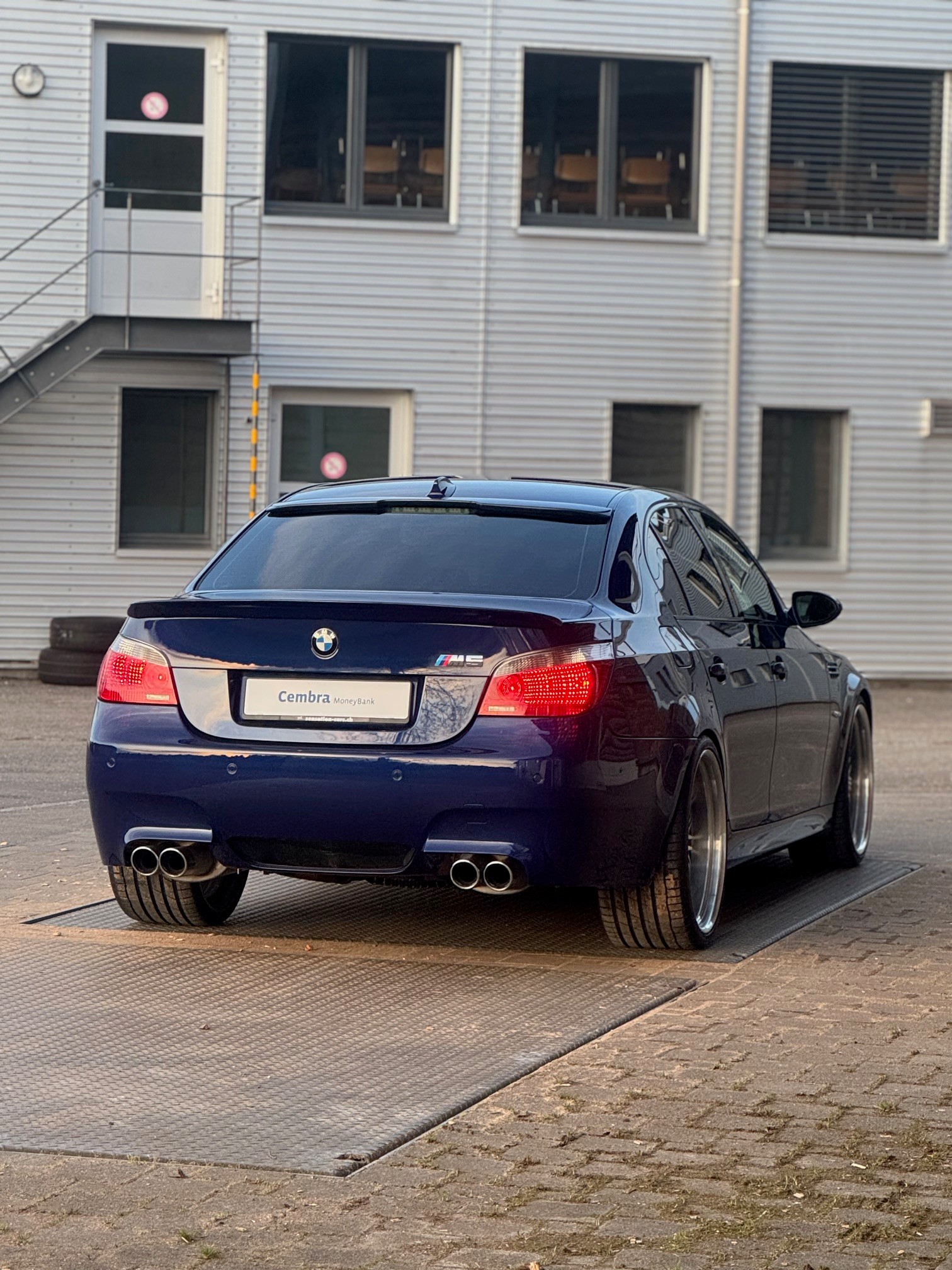 BMW M5-image-13