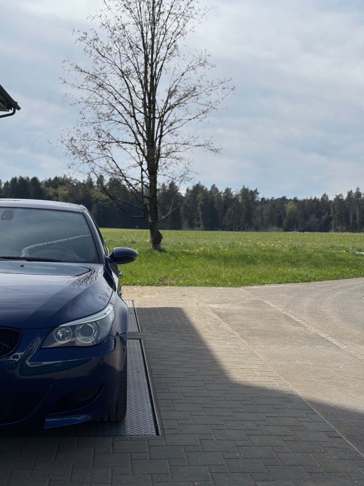BMW M5-showroom-element-3