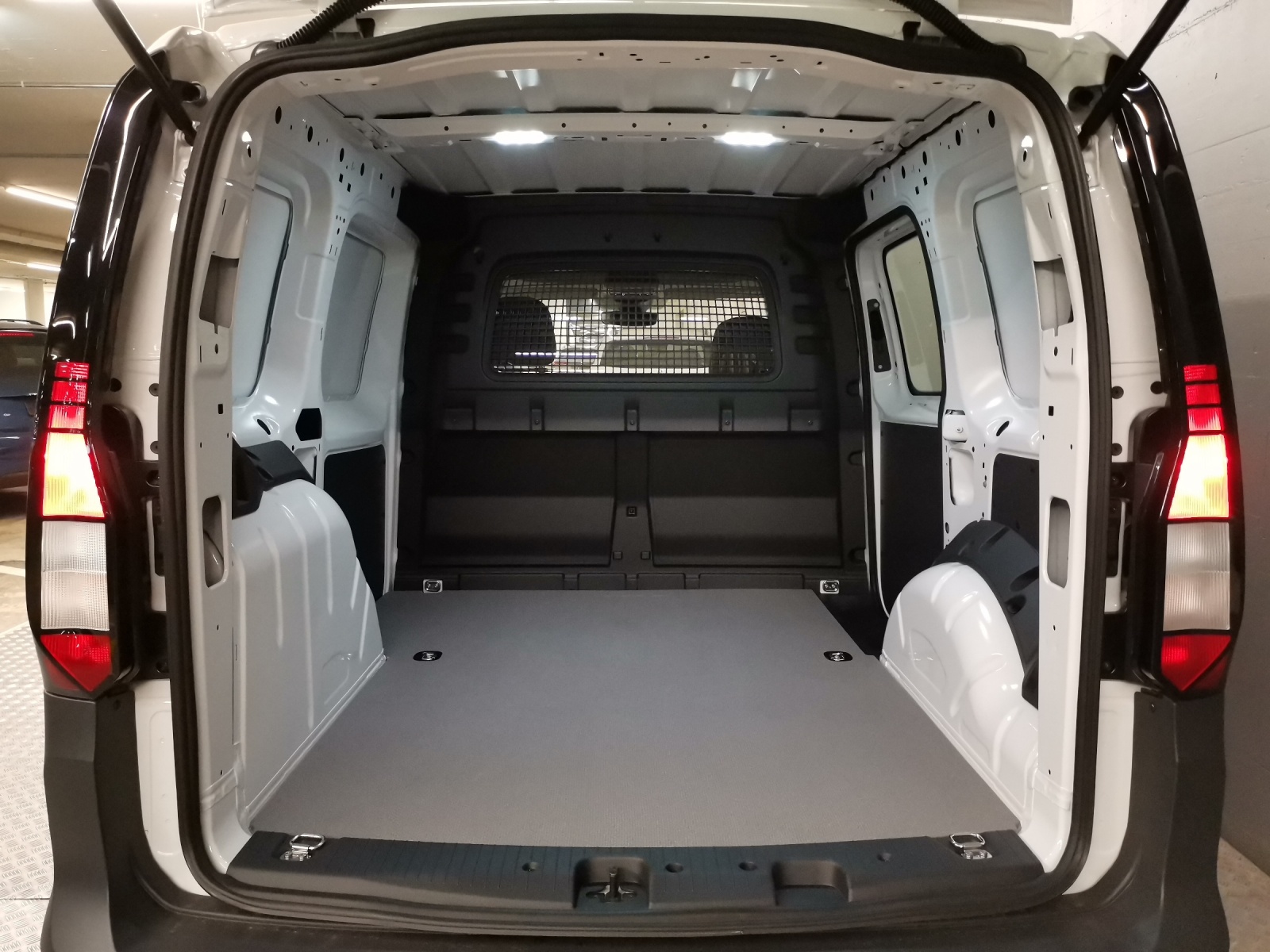 VW Caddy Kaw. 1.5 TSI 116 Entry DSG-image-10