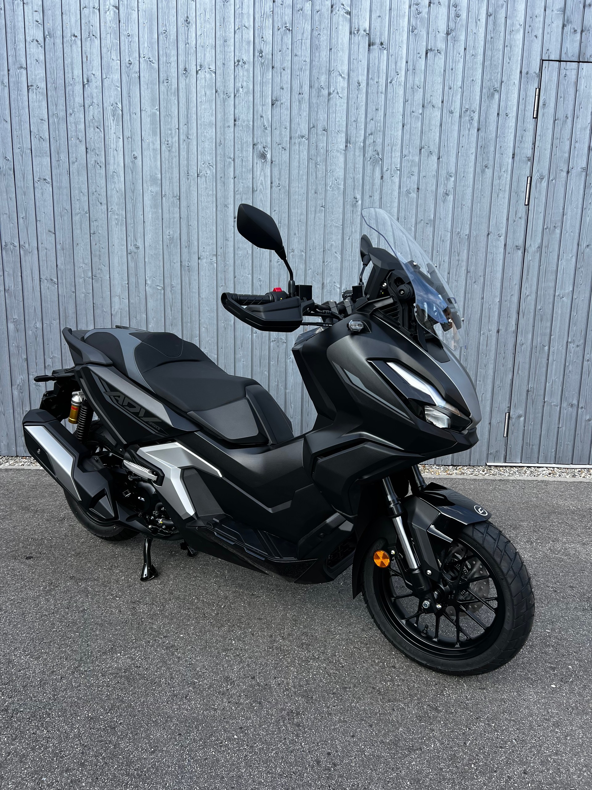 HONDA ADV 350-image-1