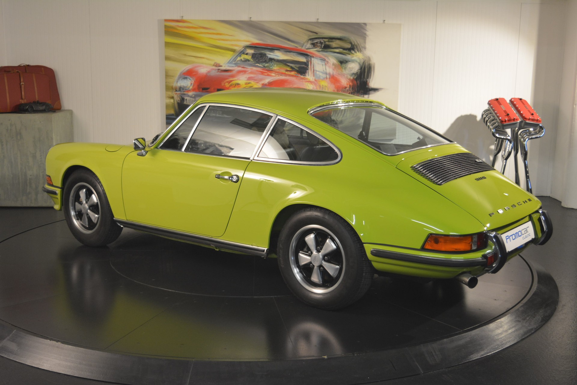 PORSCHE 911 S-showroom-element-2