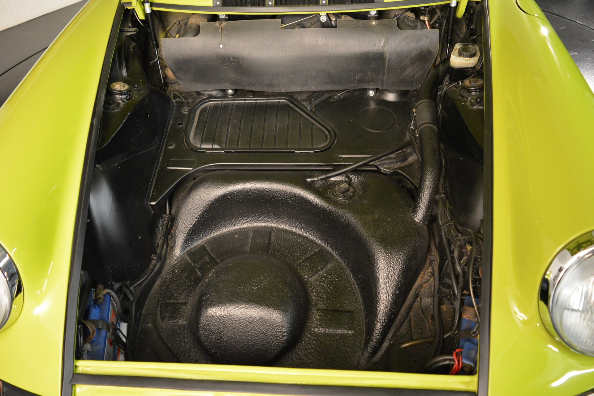 PORSCHE 911 S-image-13