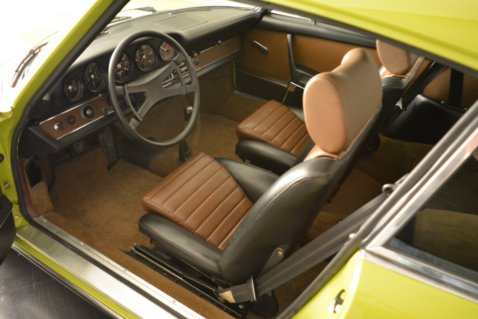 PORSCHE 911 S-image-8