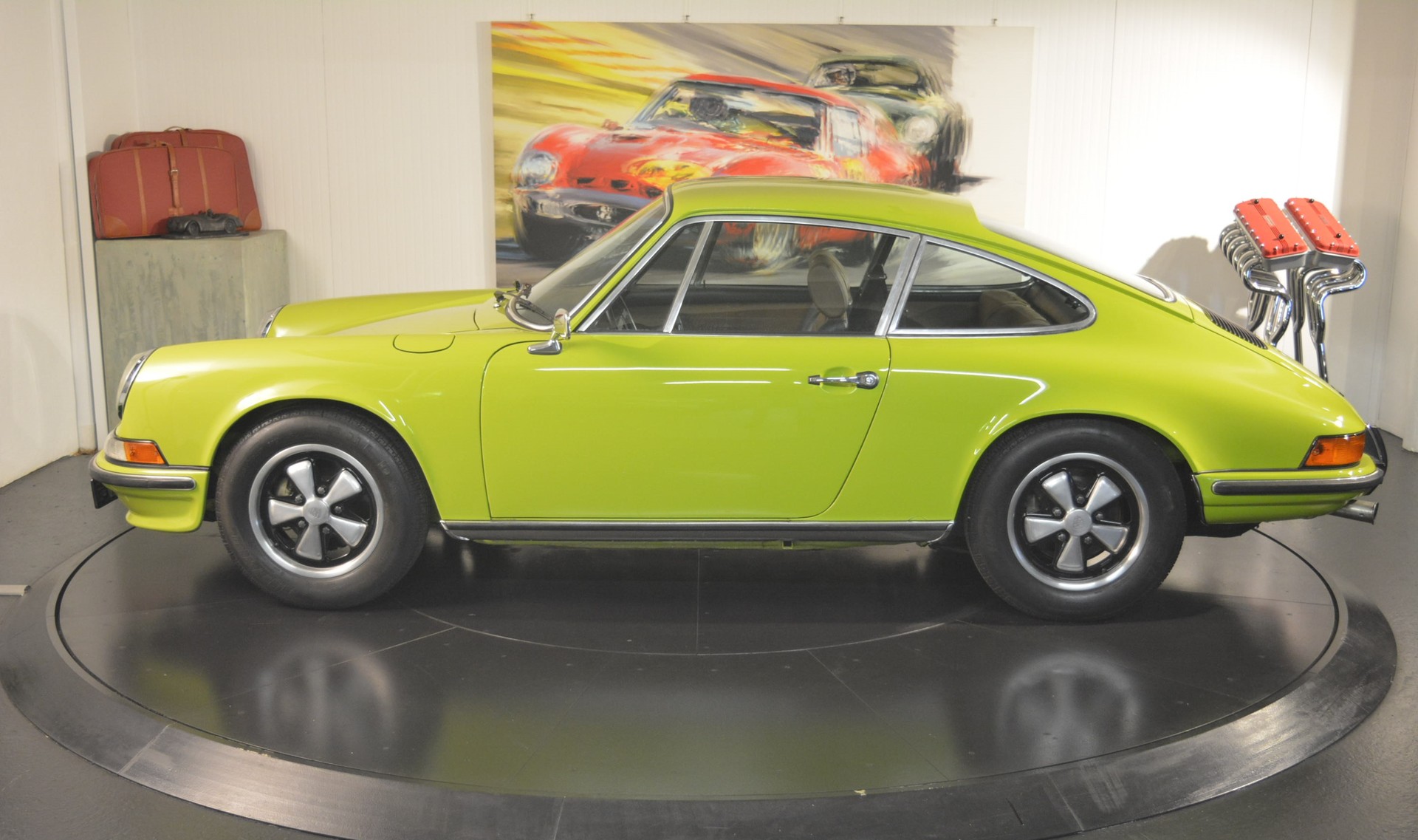 PORSCHE 911 S-showroom-element-1