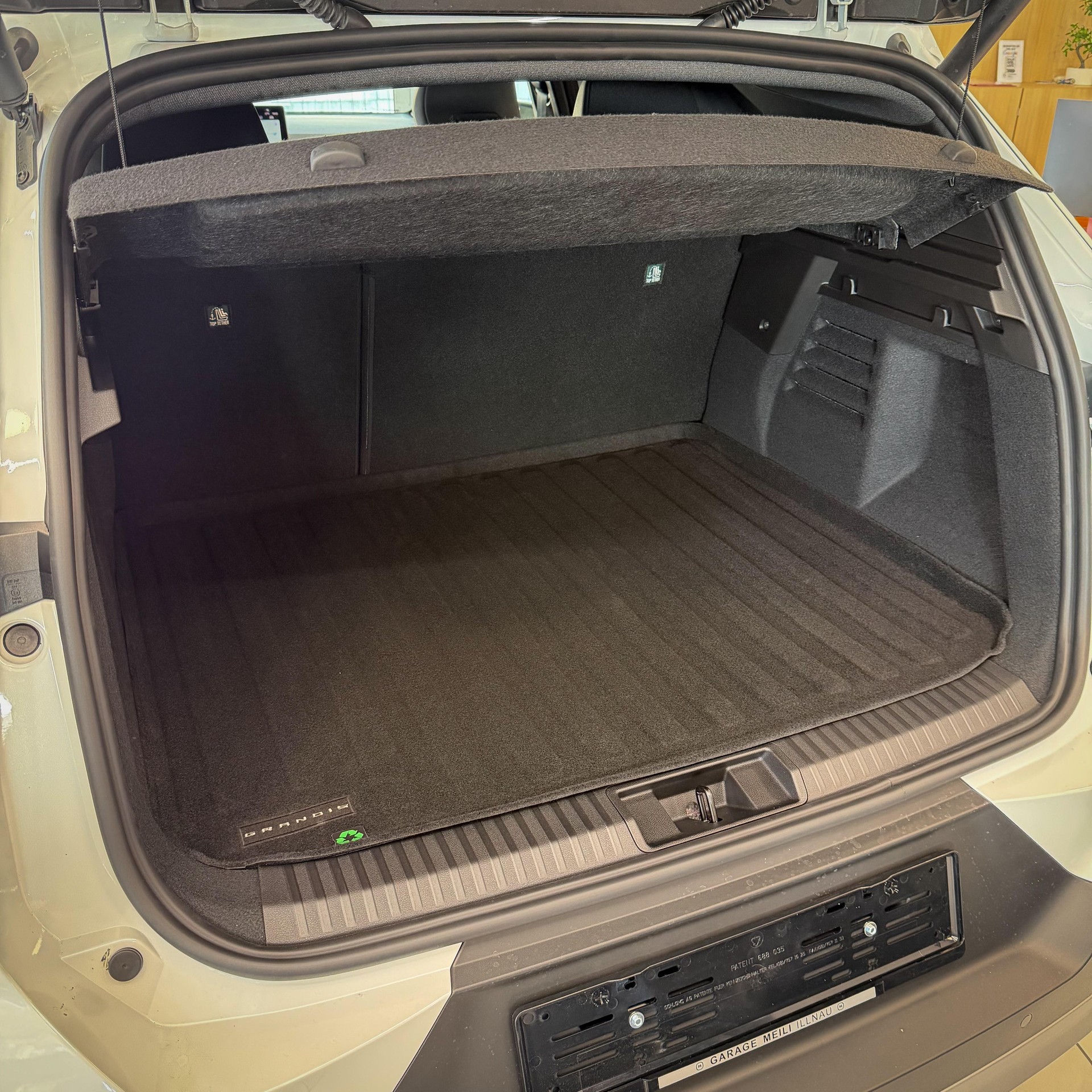 MITSUBISHI Grandis 1.8 HEV Instyle-image-17