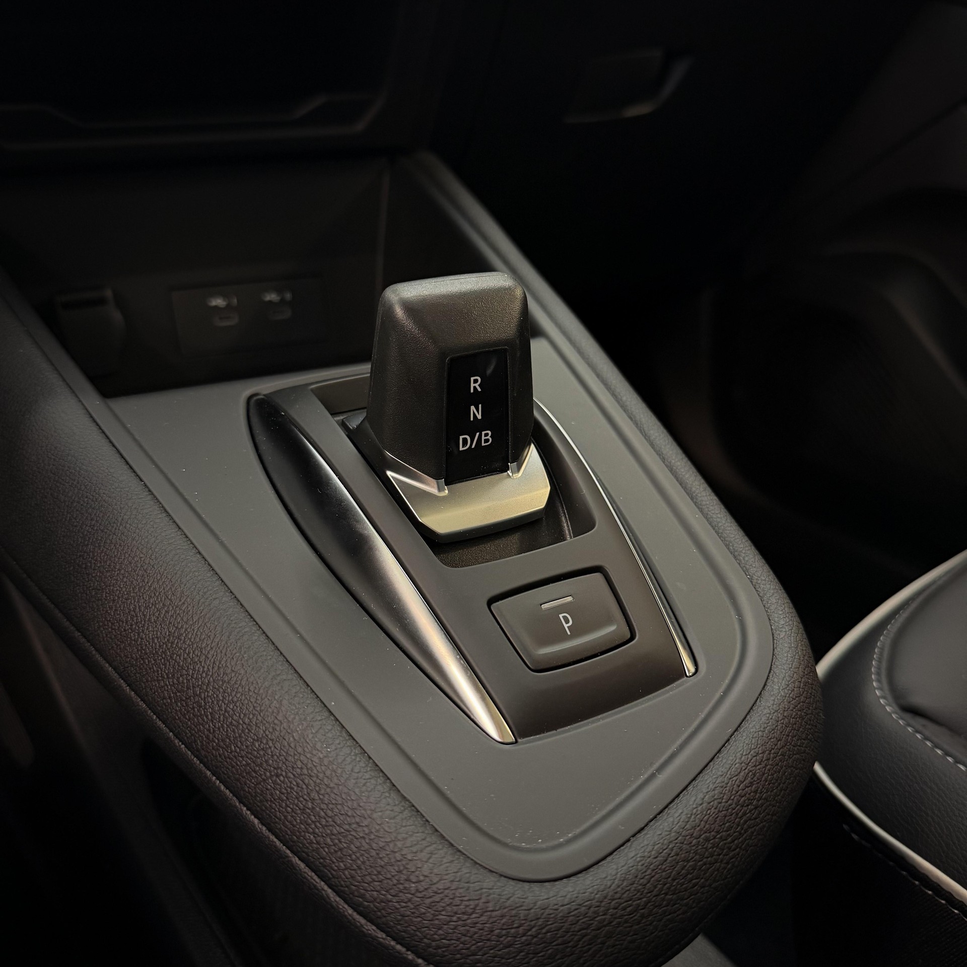 MITSUBISHI Grandis 1.8 HEV Instyle-image-6