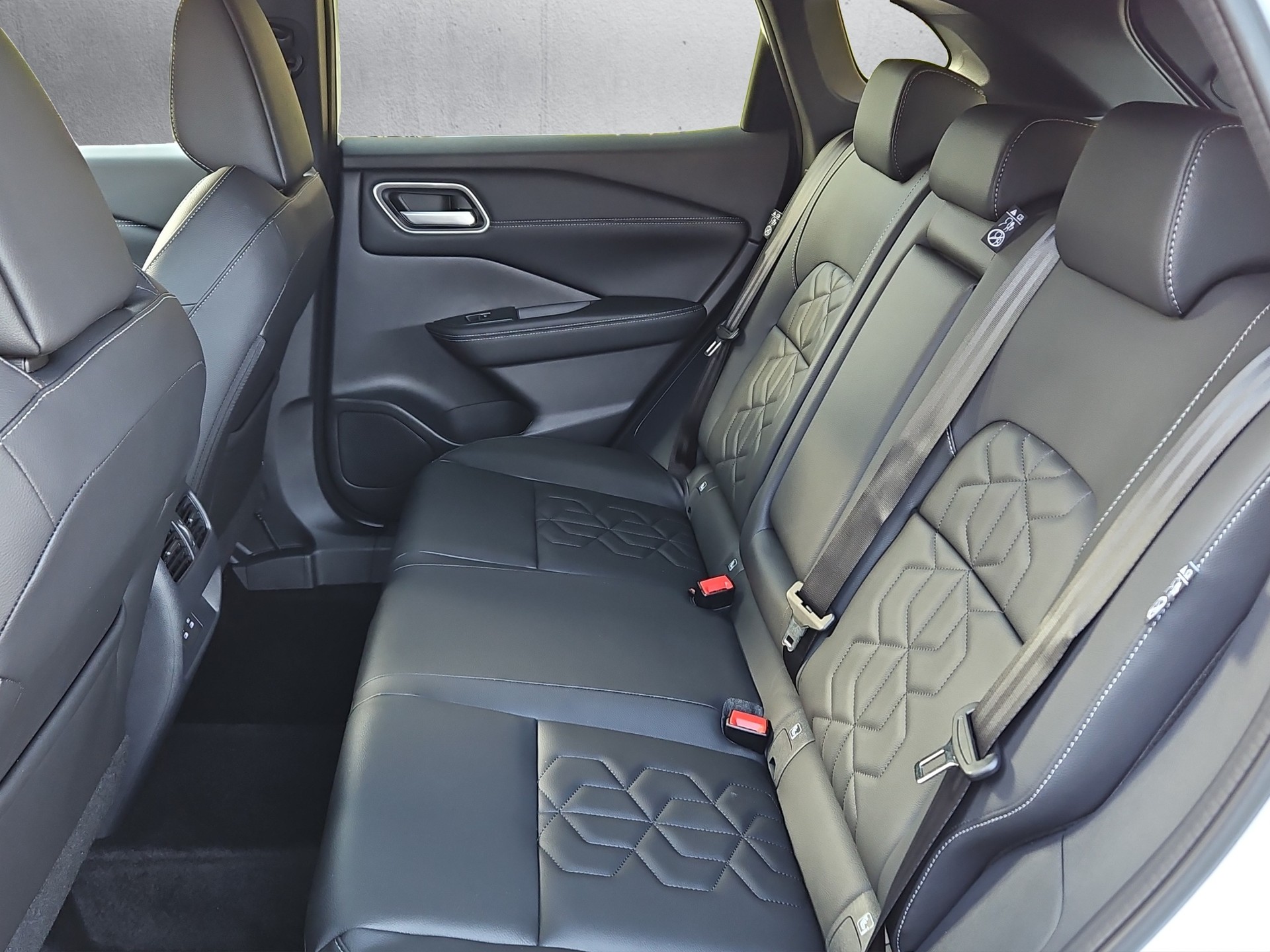 NISSAN Qashqai 1.3 MHEV Tekna 4x4-image-10