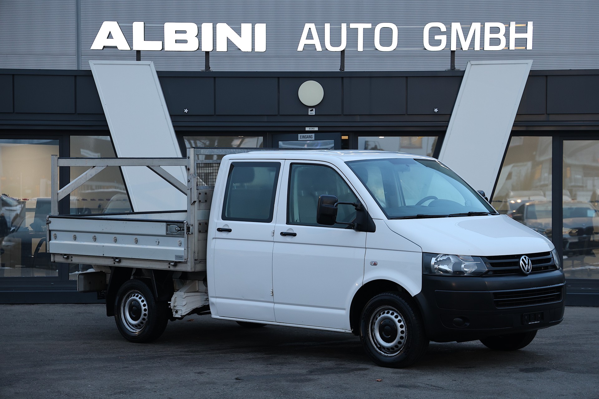 VW T5 2.0 TDI-showroom-element-1