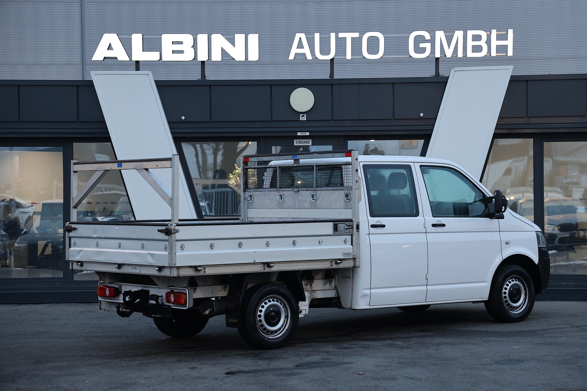 VW T5 2.0 TDI-showroom-element-3