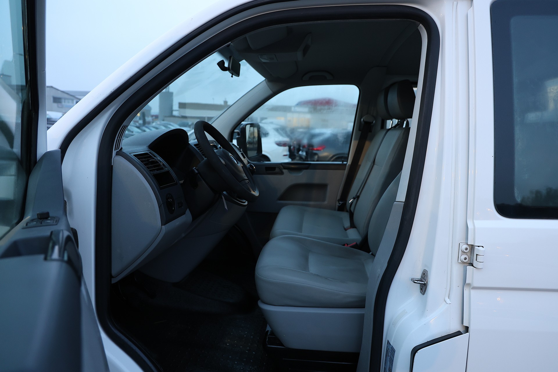 VW T5 2.0 TDI-image-9