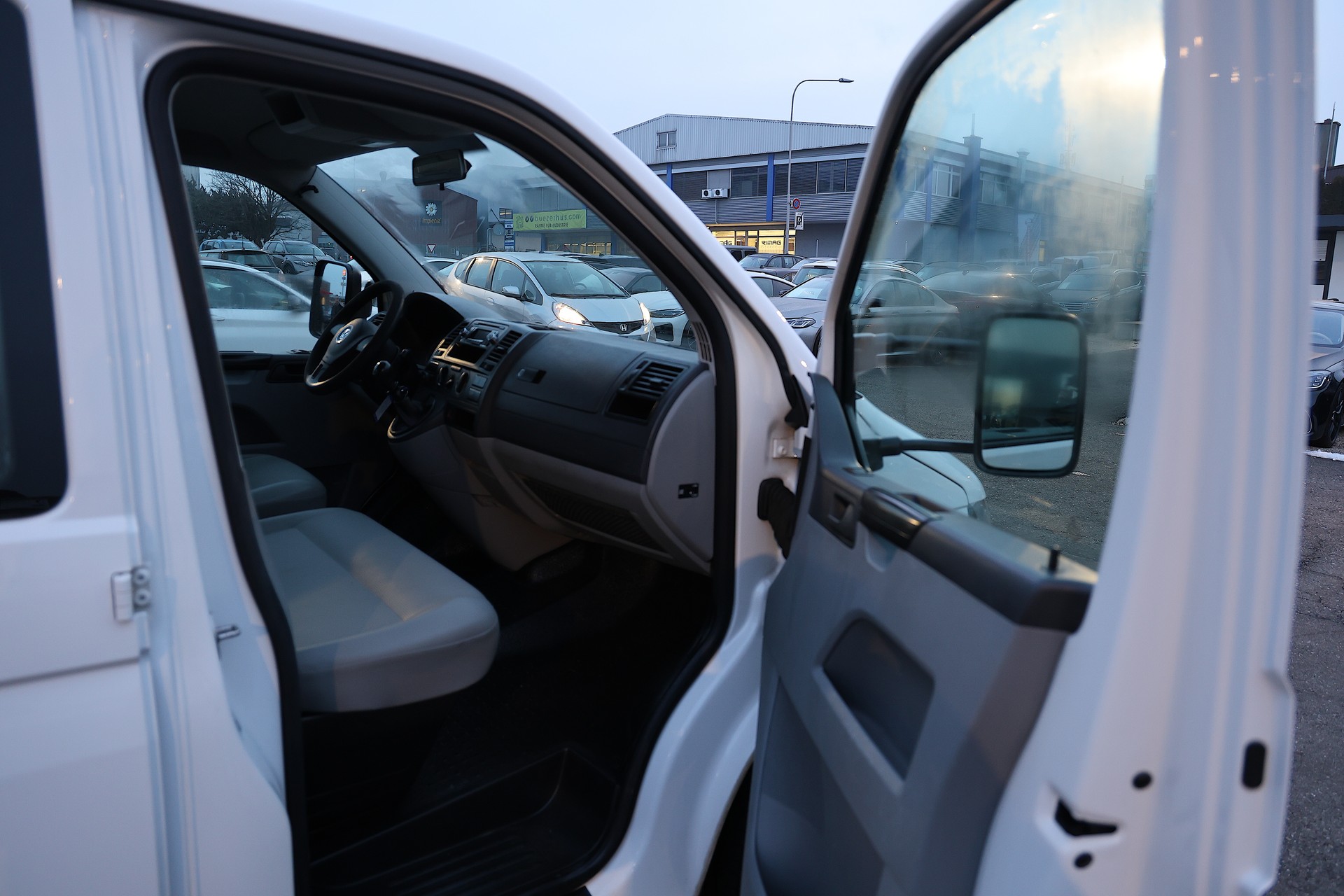 VW T5 2.0 TDI-image-13