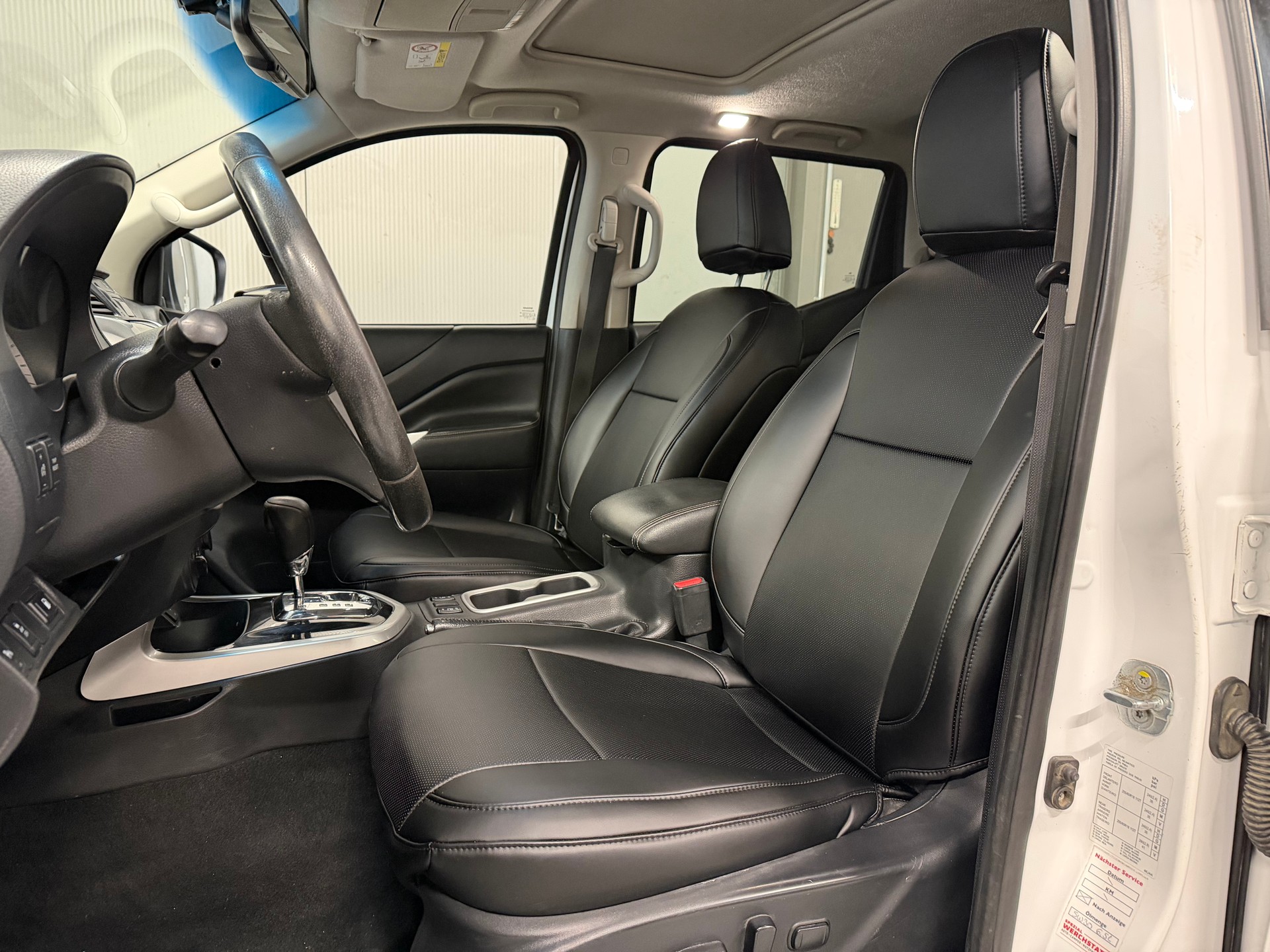 NISSAN Navara Double Cab Tekna 2.3 dCi 4WD Automatic-image-10