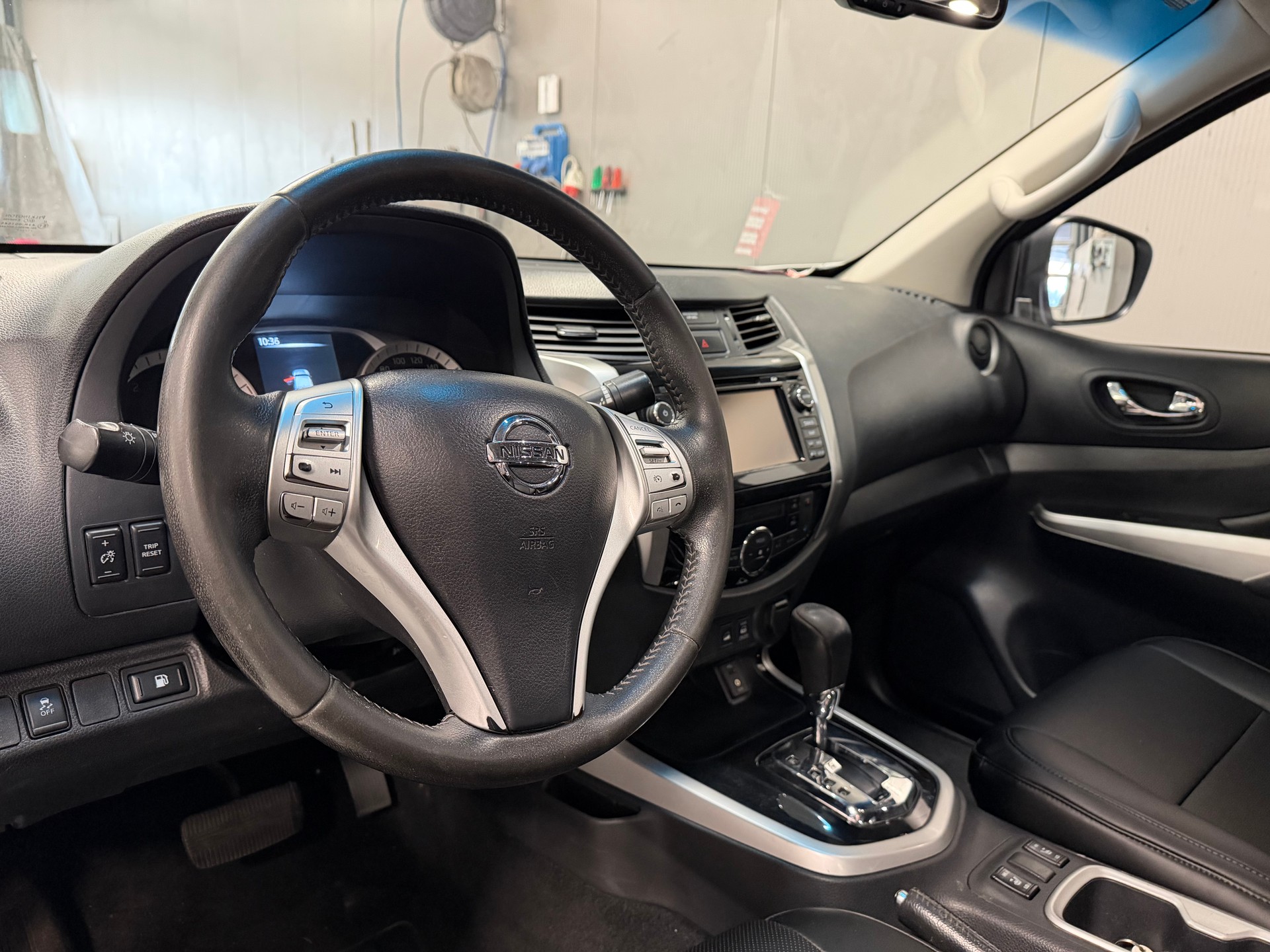 NISSAN Navara Double Cab Tekna 2.3 dCi 4WD Automatic-image-8