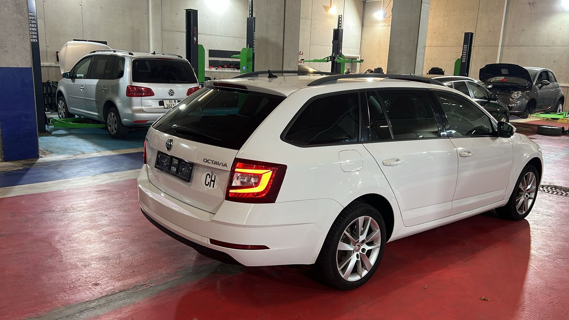 SKODA 1.6 TDI DSG-showroom-element-2