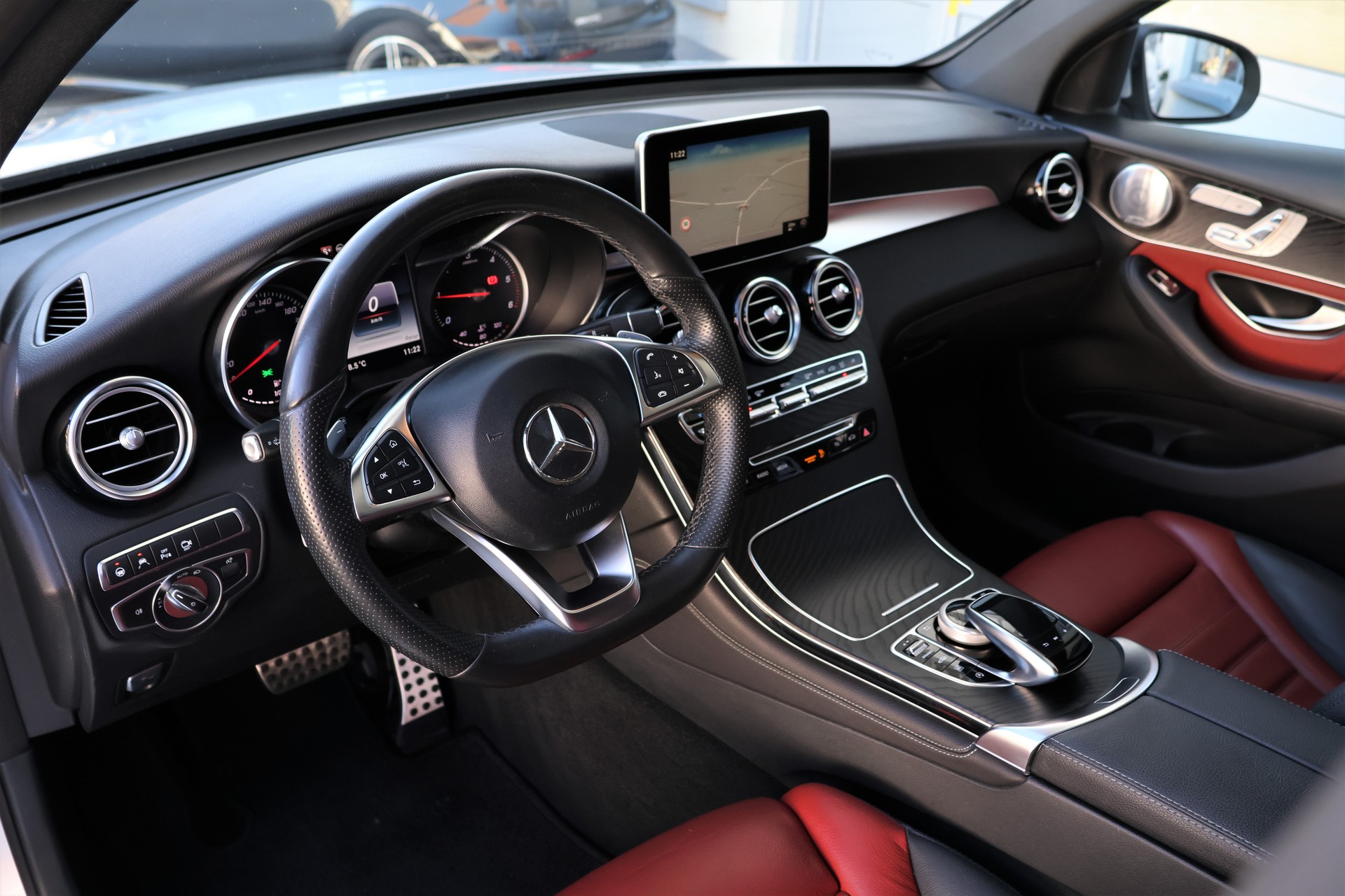 MERCEDES-BENZ GLC Coupé 350 d AMG Line 4Matic 9G-Tronic (CH)-image-9