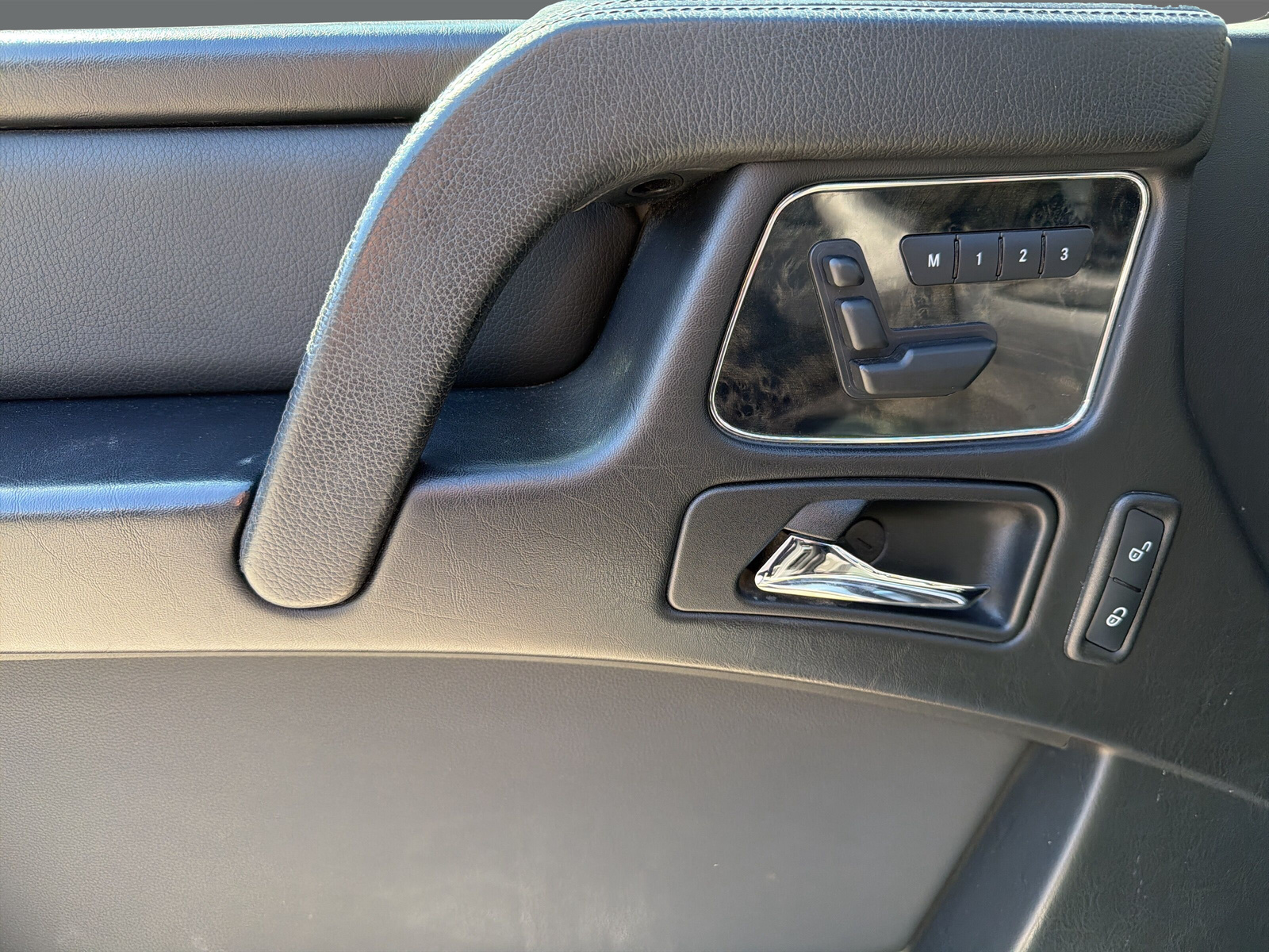 MERCEDES-BENZ G 350 BlueTEC-image-11
