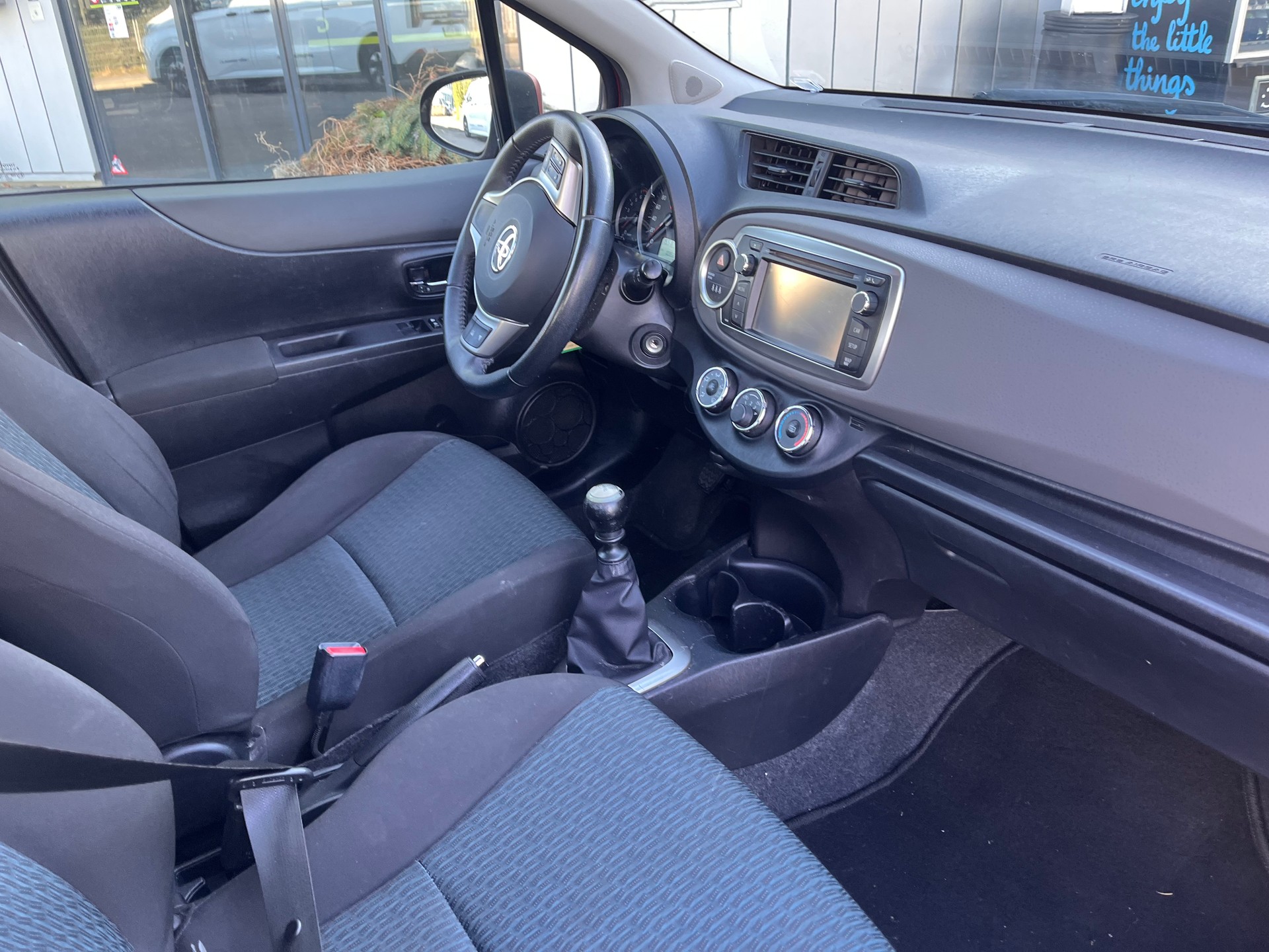 TOYOTA YARIS-image-4