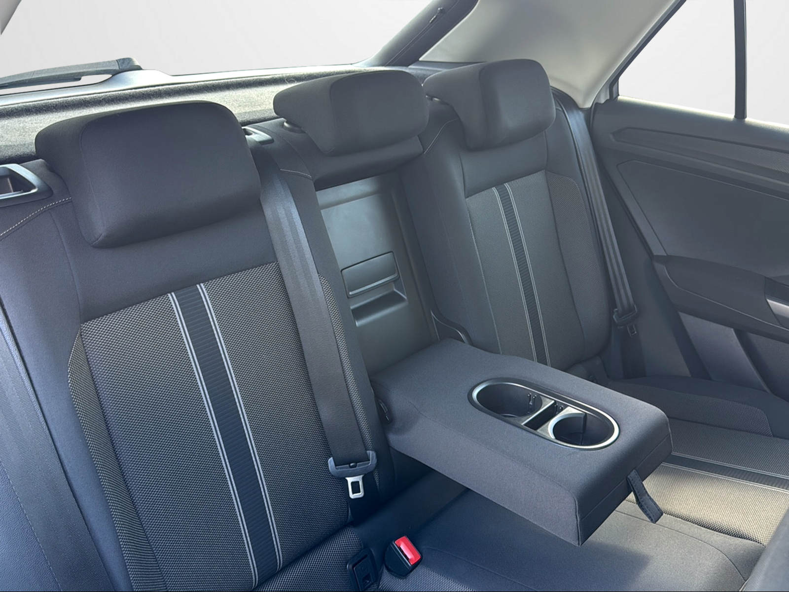 VW T-Roc 1.0 TSI Advance-image-12