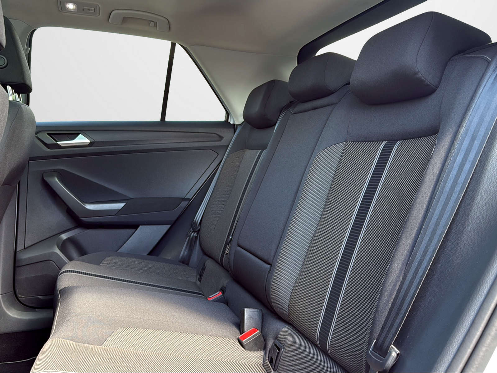 VW T-Roc 1.0 TSI Advance-image-11