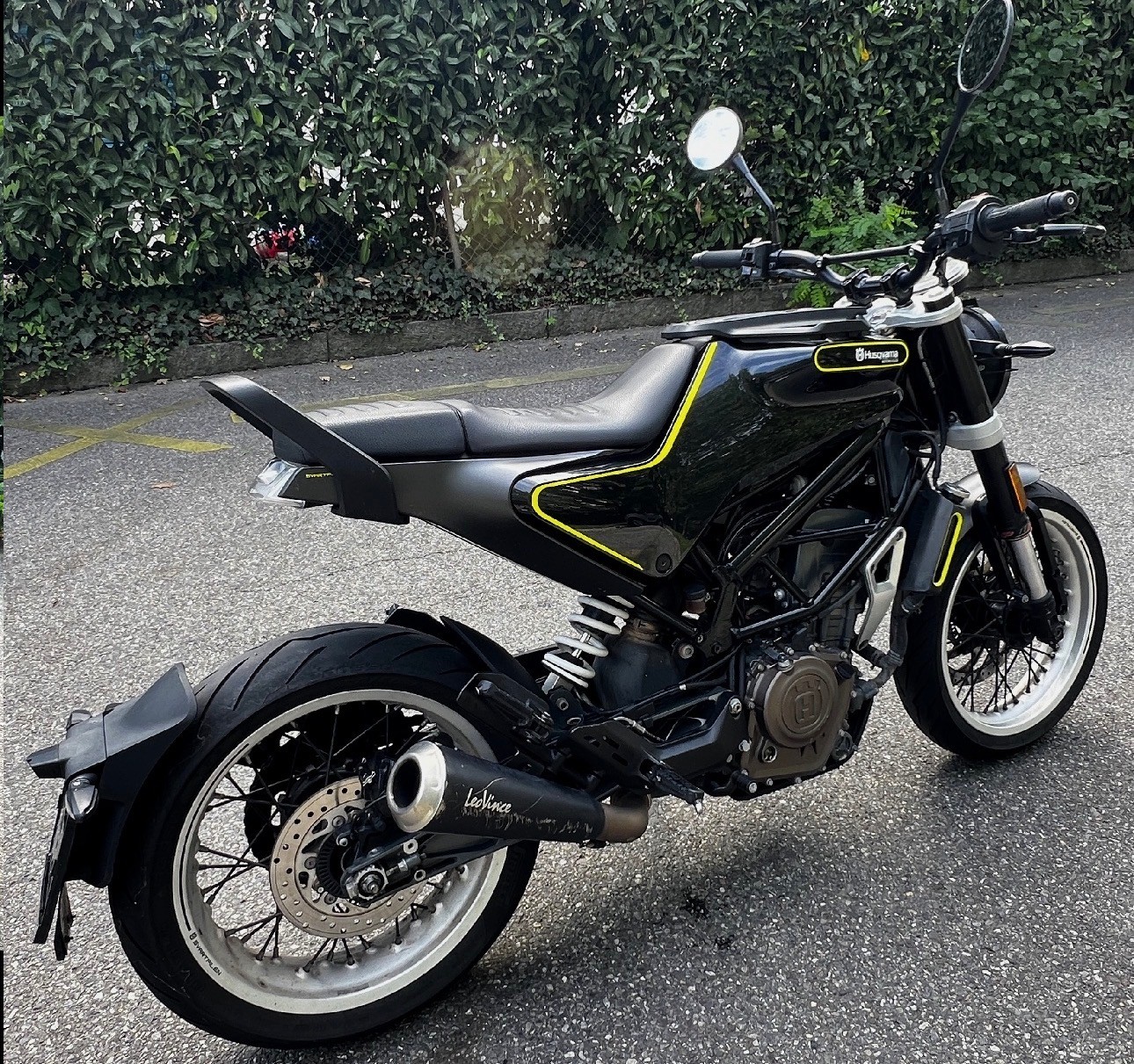 HUSQVARNA Svartpilen 401-image-1