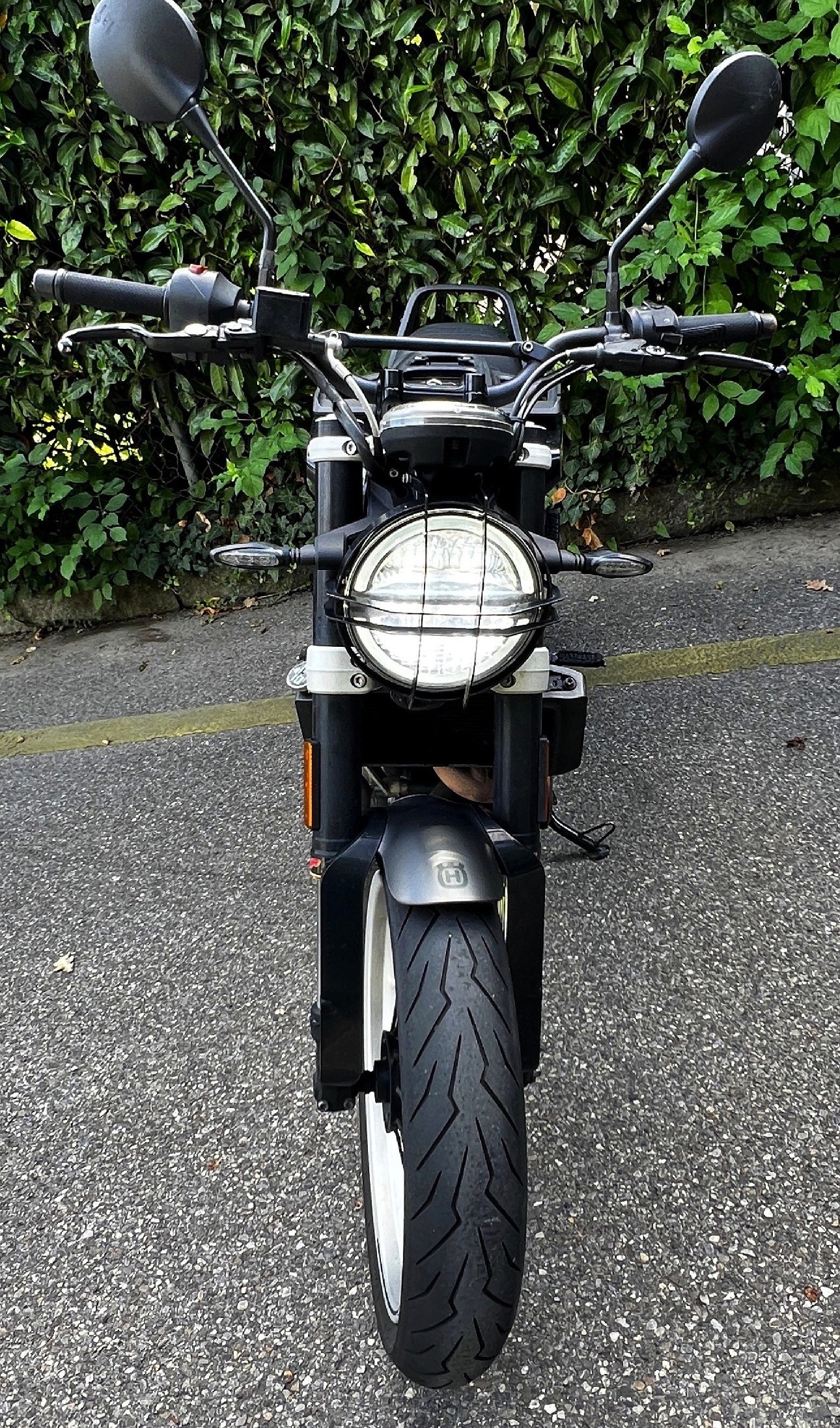 HUSQVARNA Svartpilen 401-image-4