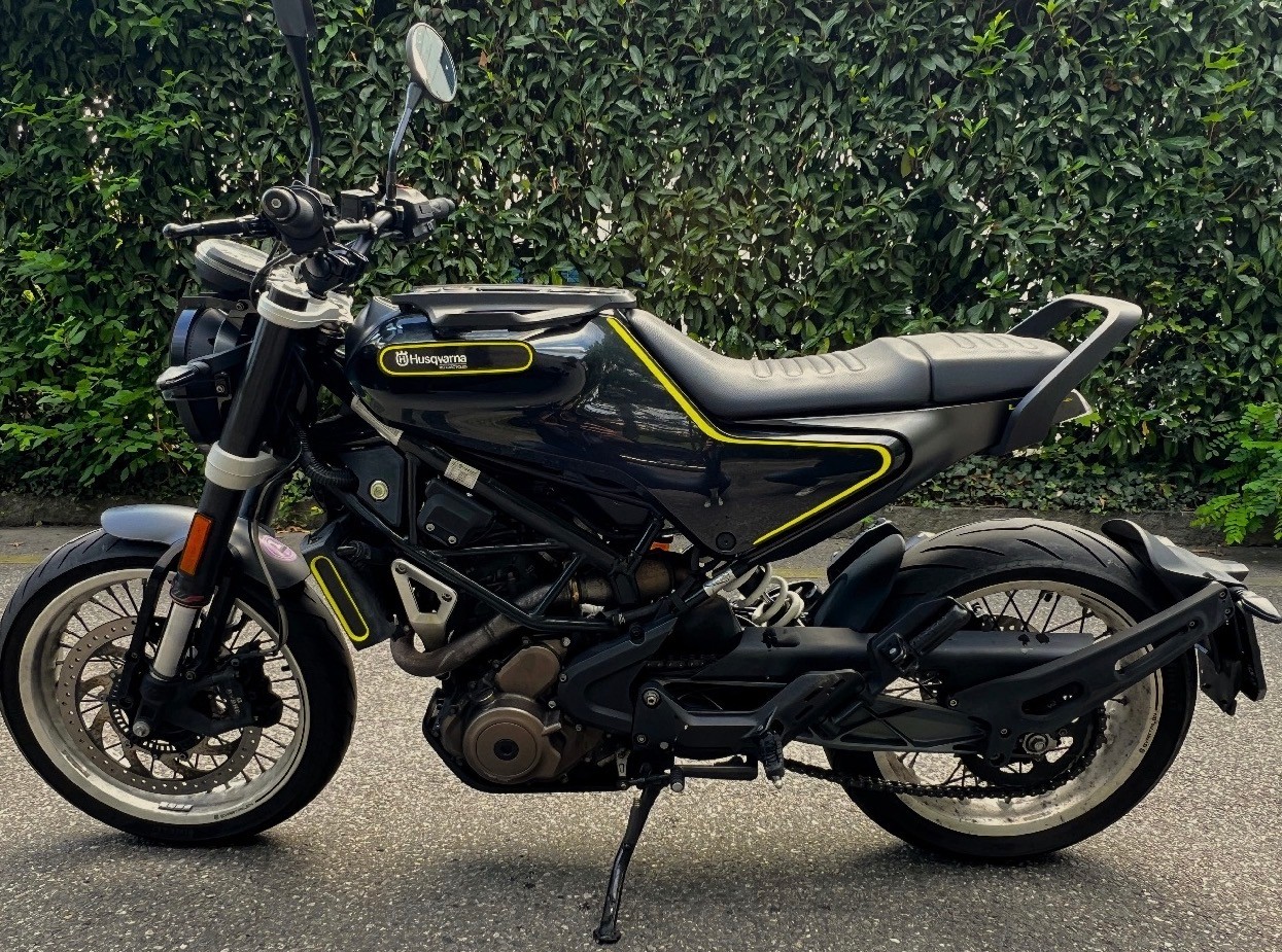 HUSQVARNA Svartpilen 401-image-0