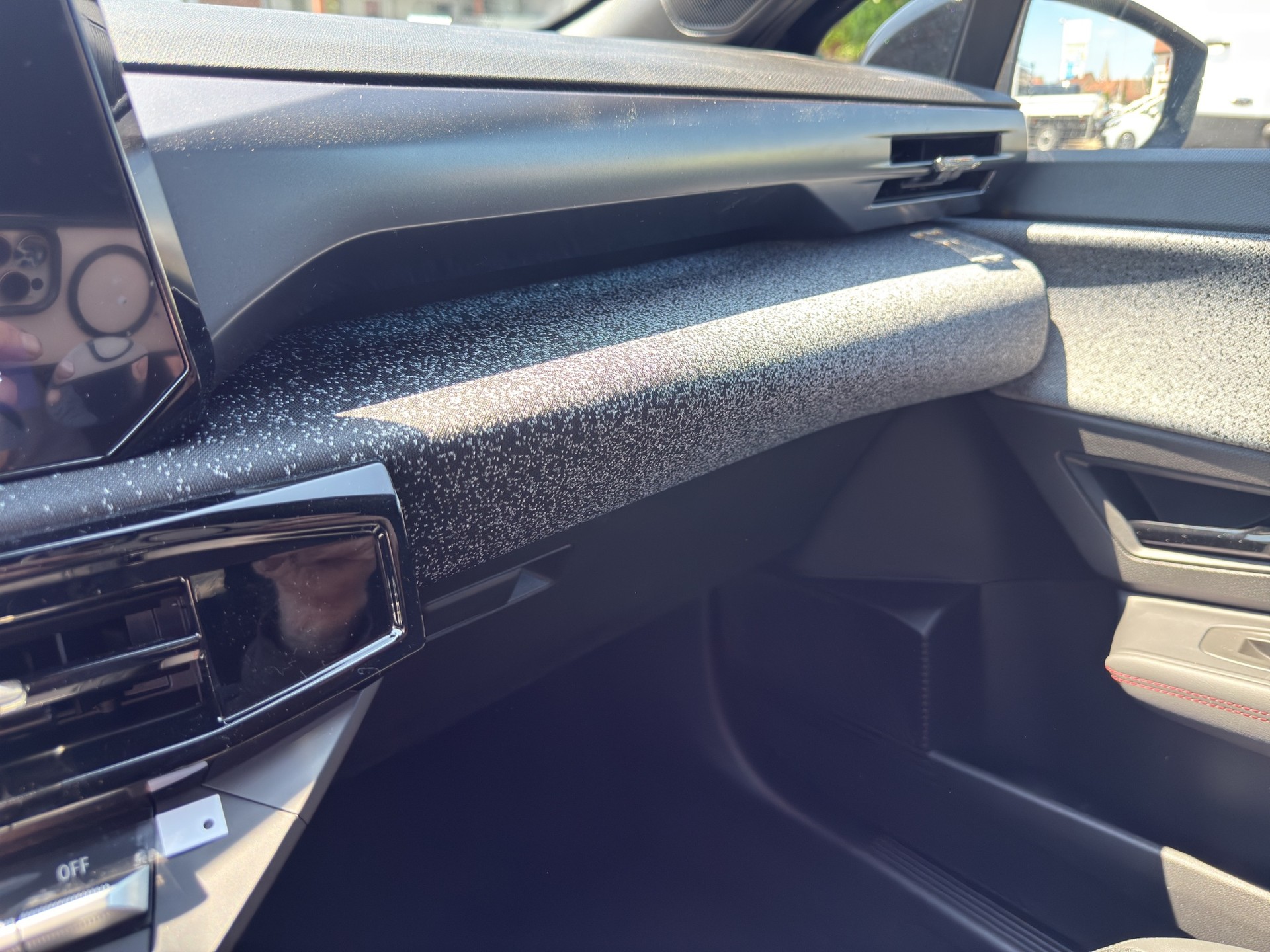 RENAULT Clio 1.8 E-Tech Techno-image-17