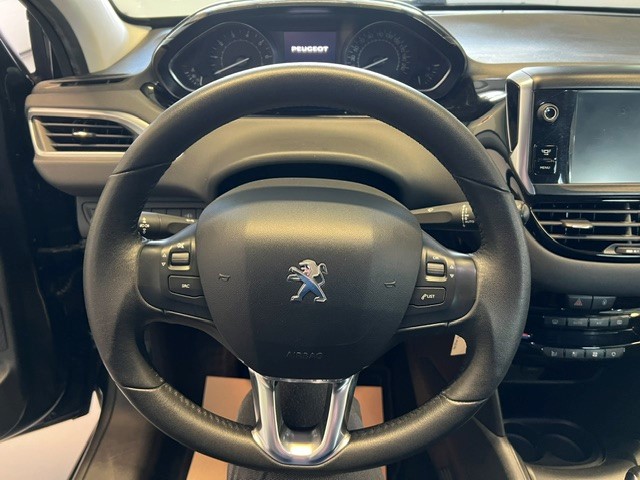 PEUGEOT 208 1.6 VTI Allure-image-8