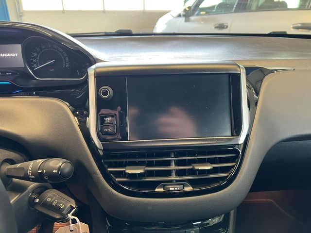 PEUGEOT 208 1.6 VTI Allure-image-10