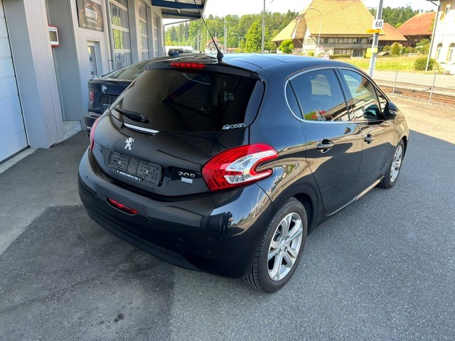 PEUGEOT 208 1.6 VTI Allure-image-4