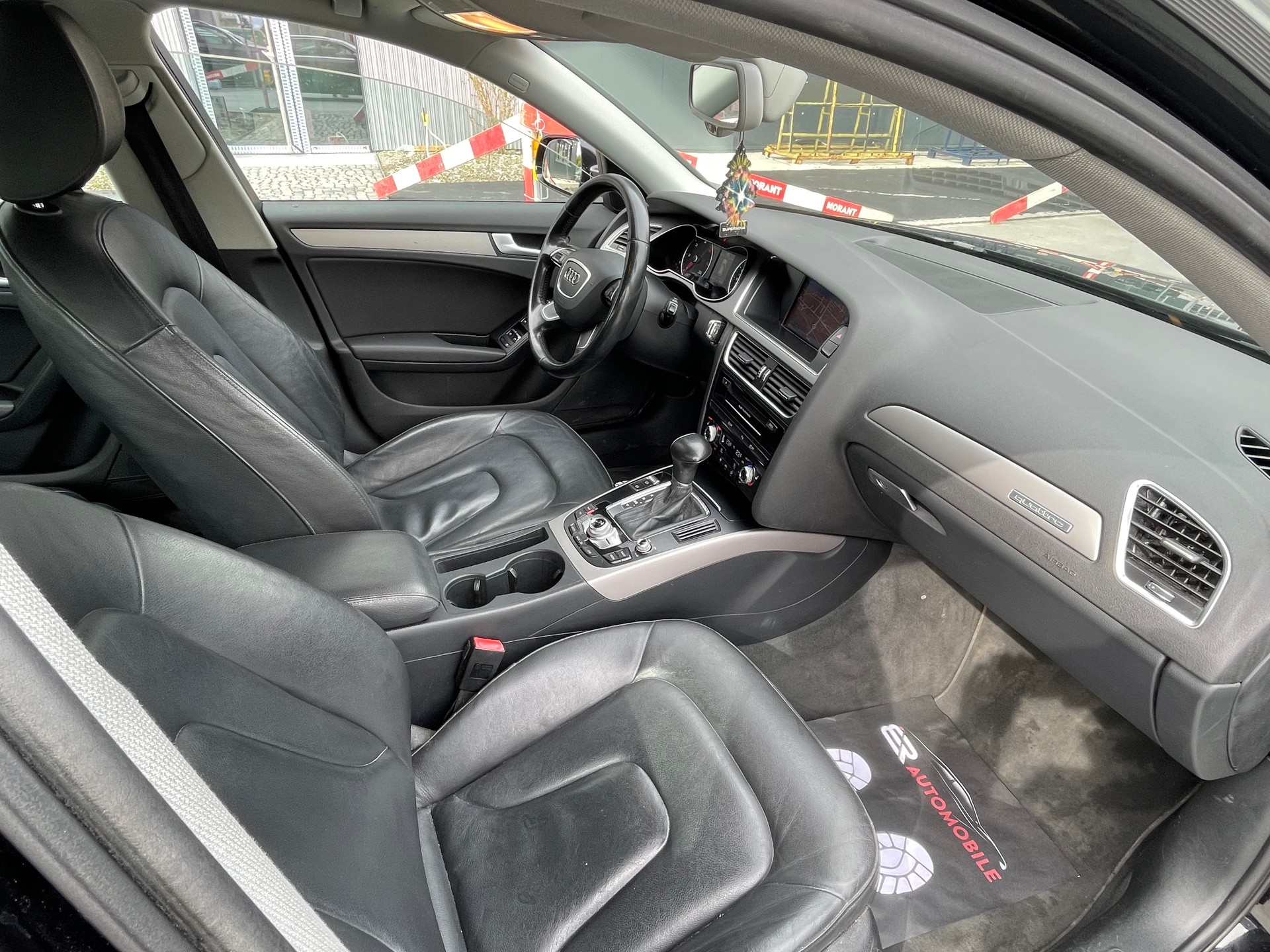 AUDI A4 Avant 2.0 TDI quattro S-tronic-image-11