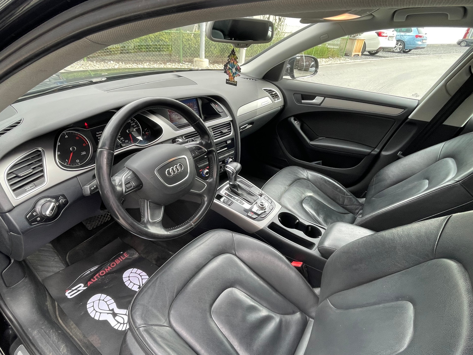 AUDI A4 Avant 2.0 TDI quattro S-tronic-image-12