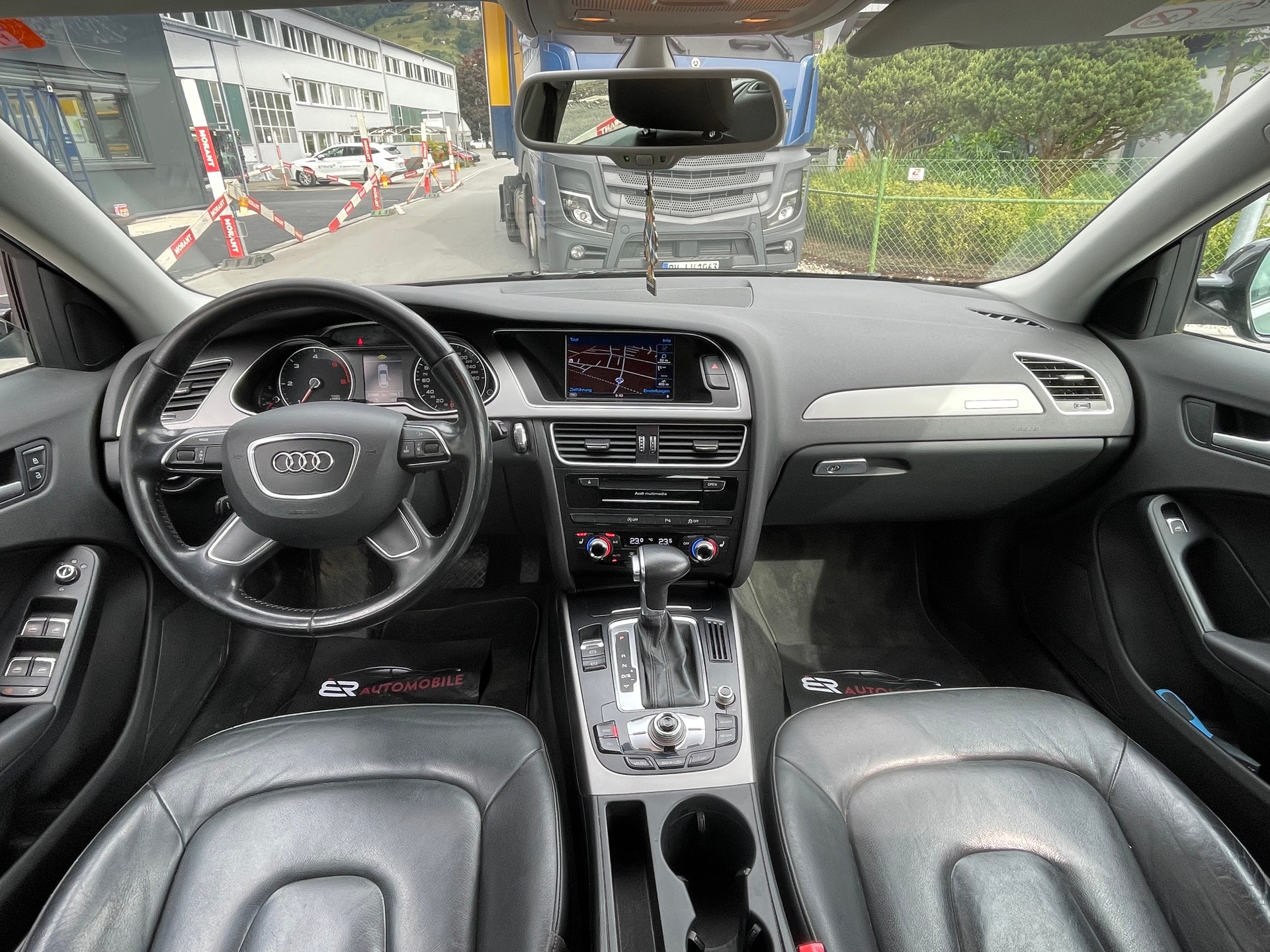 AUDI A4 Avant 2.0 TDI quattro S-tronic-image-10