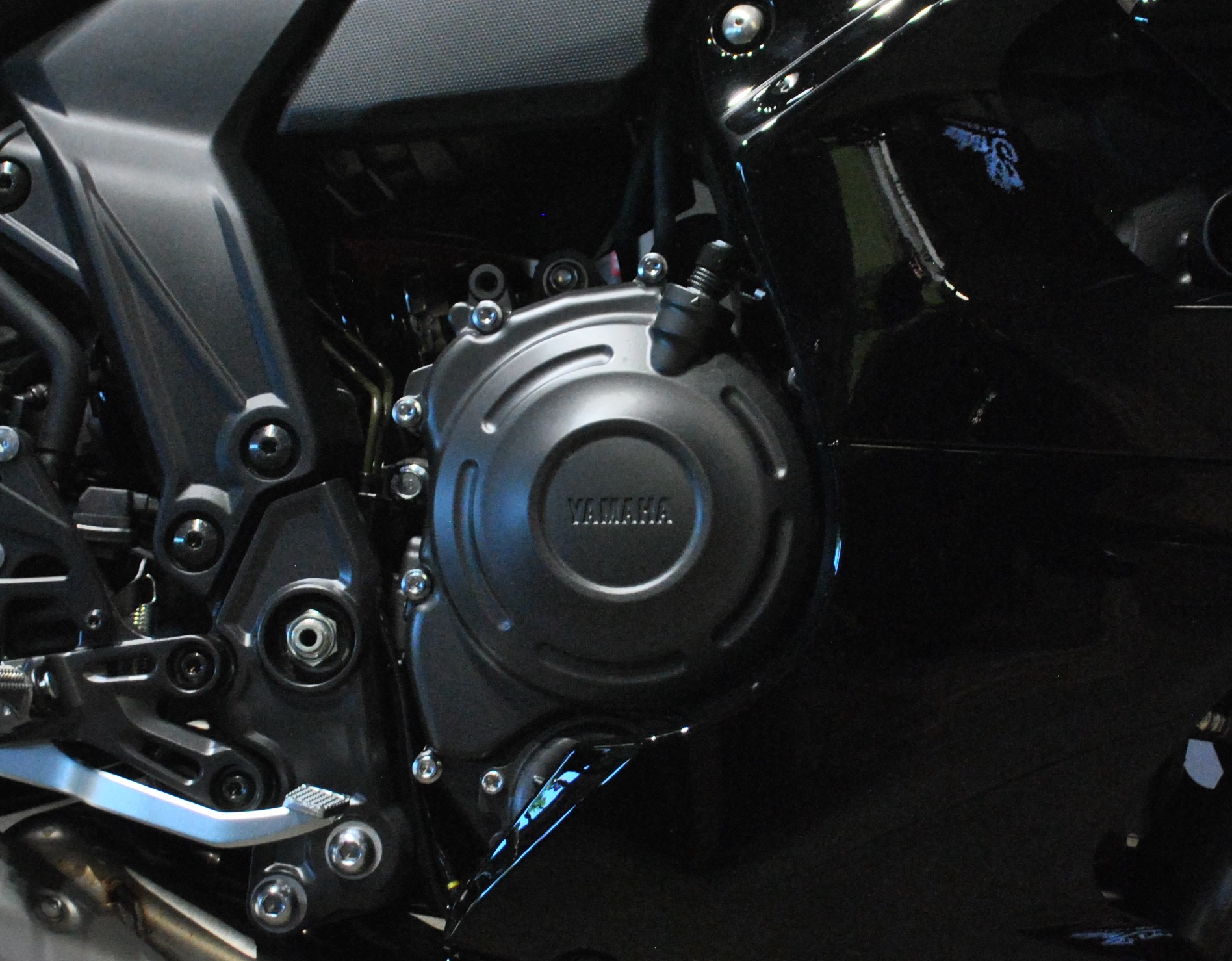 YAMAHA R7-image-8