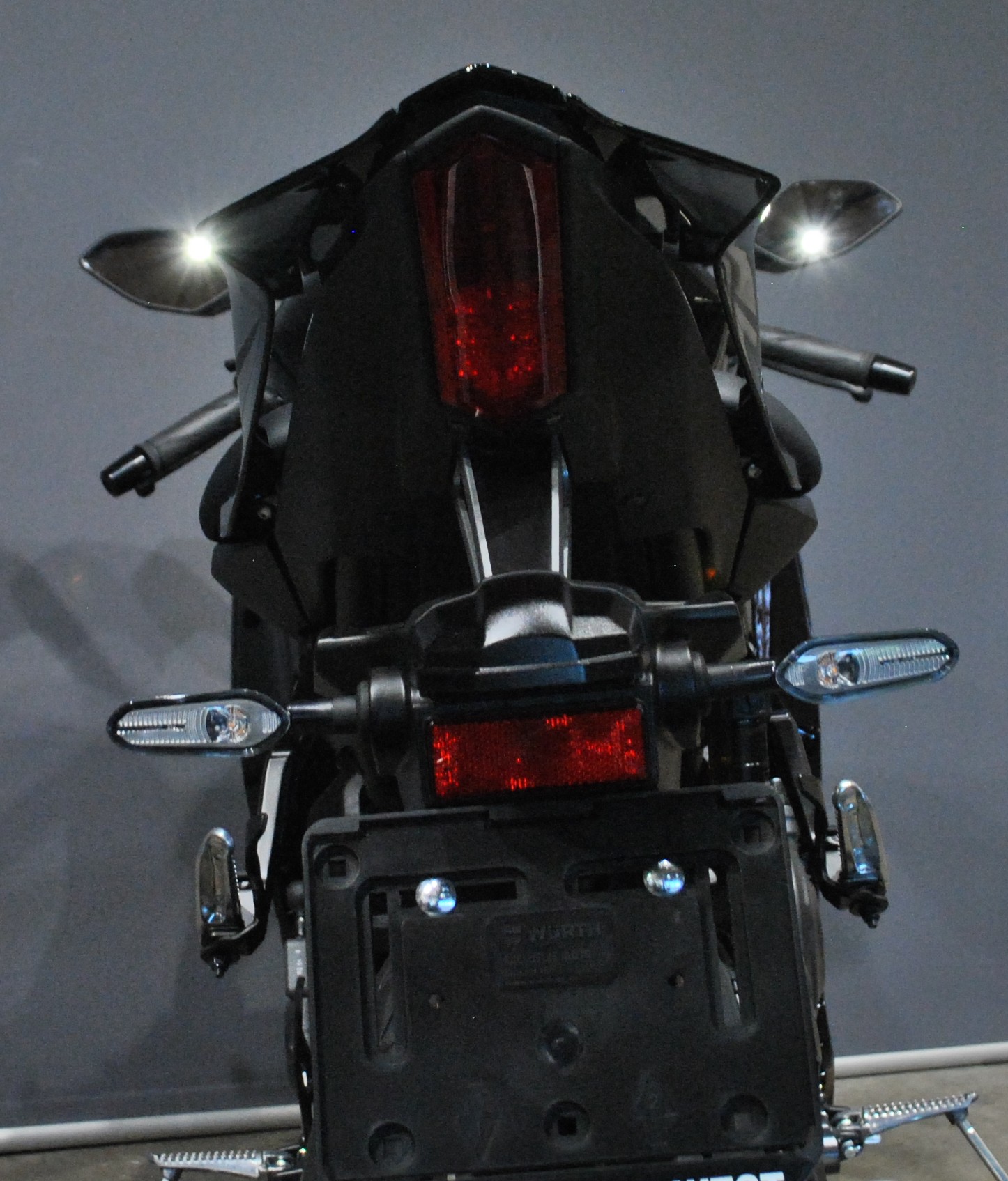 YAMAHA R7-image-7