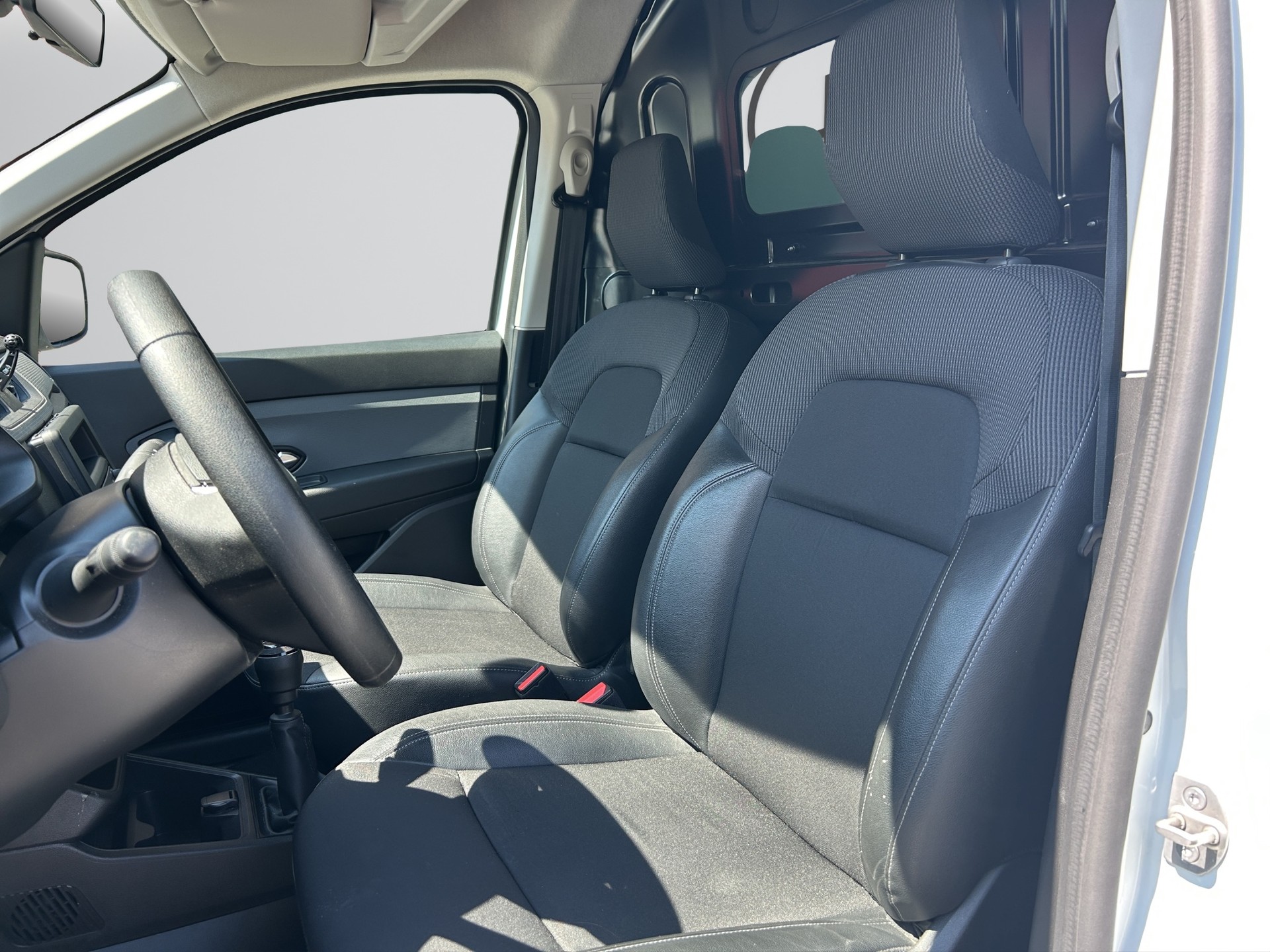 RENAULT Kangoo Van 1.5 dCi 95 Extra-image-8
