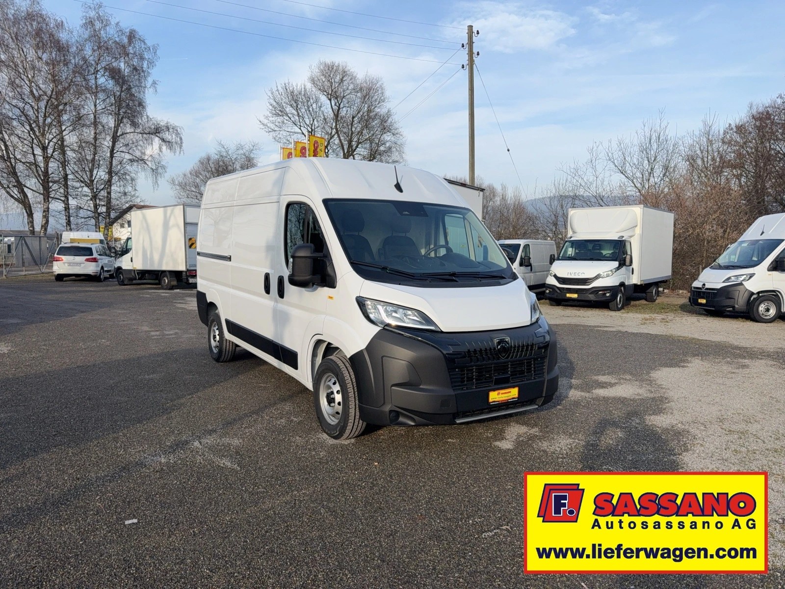 PEUGEOT Boxer 335 2.2 BlueHDI 140 L2H2 neues Interieur-image-8