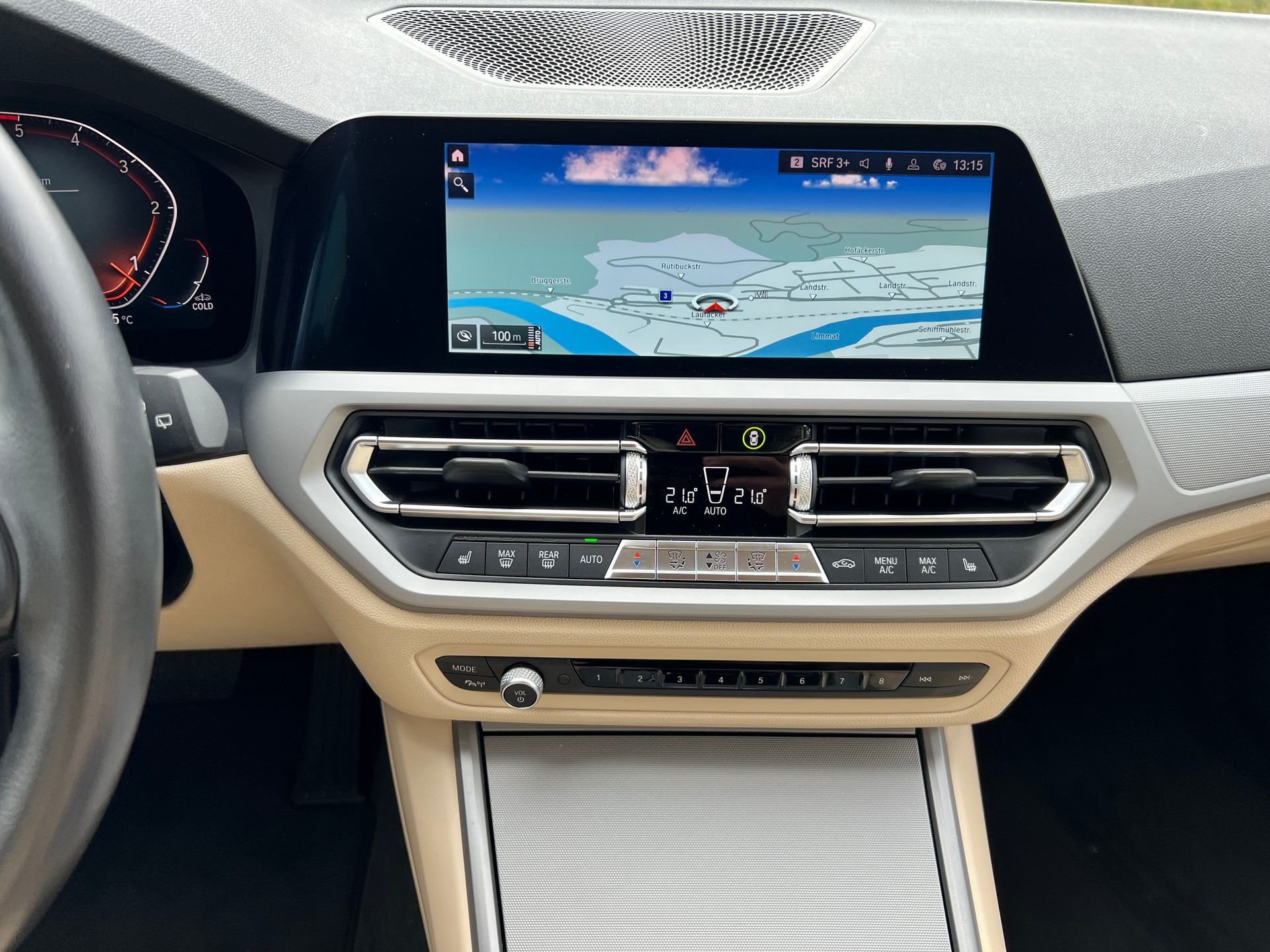 BMW BMW 320d xDrive 48V Touring Individual Steptronic-image-16