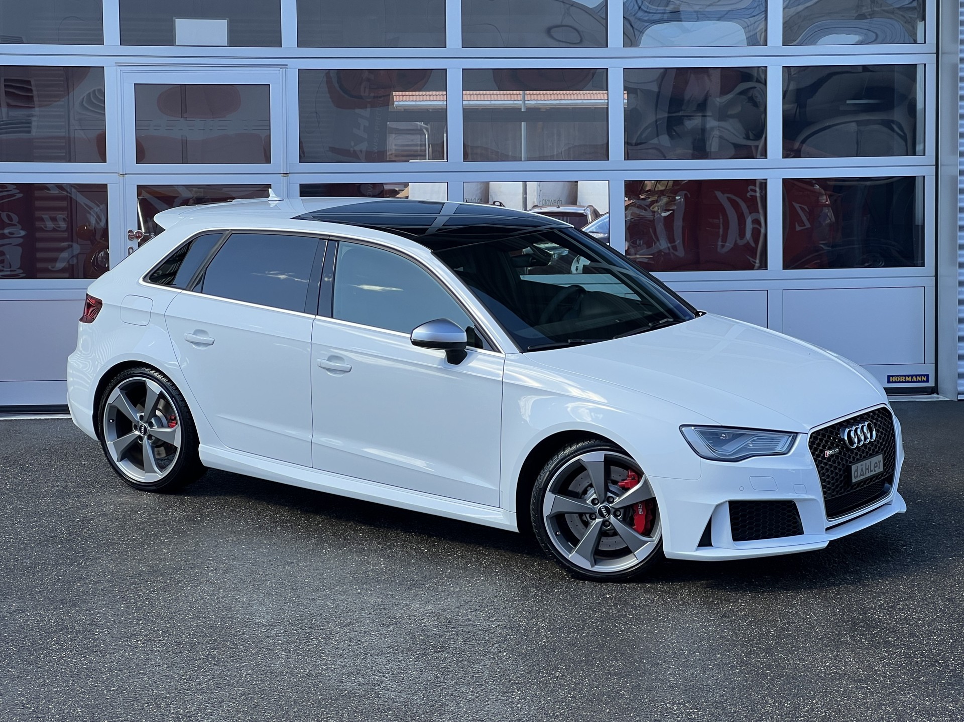 AUDI RS3 2.5 TSI quattro S-tronic-showroom-element-1