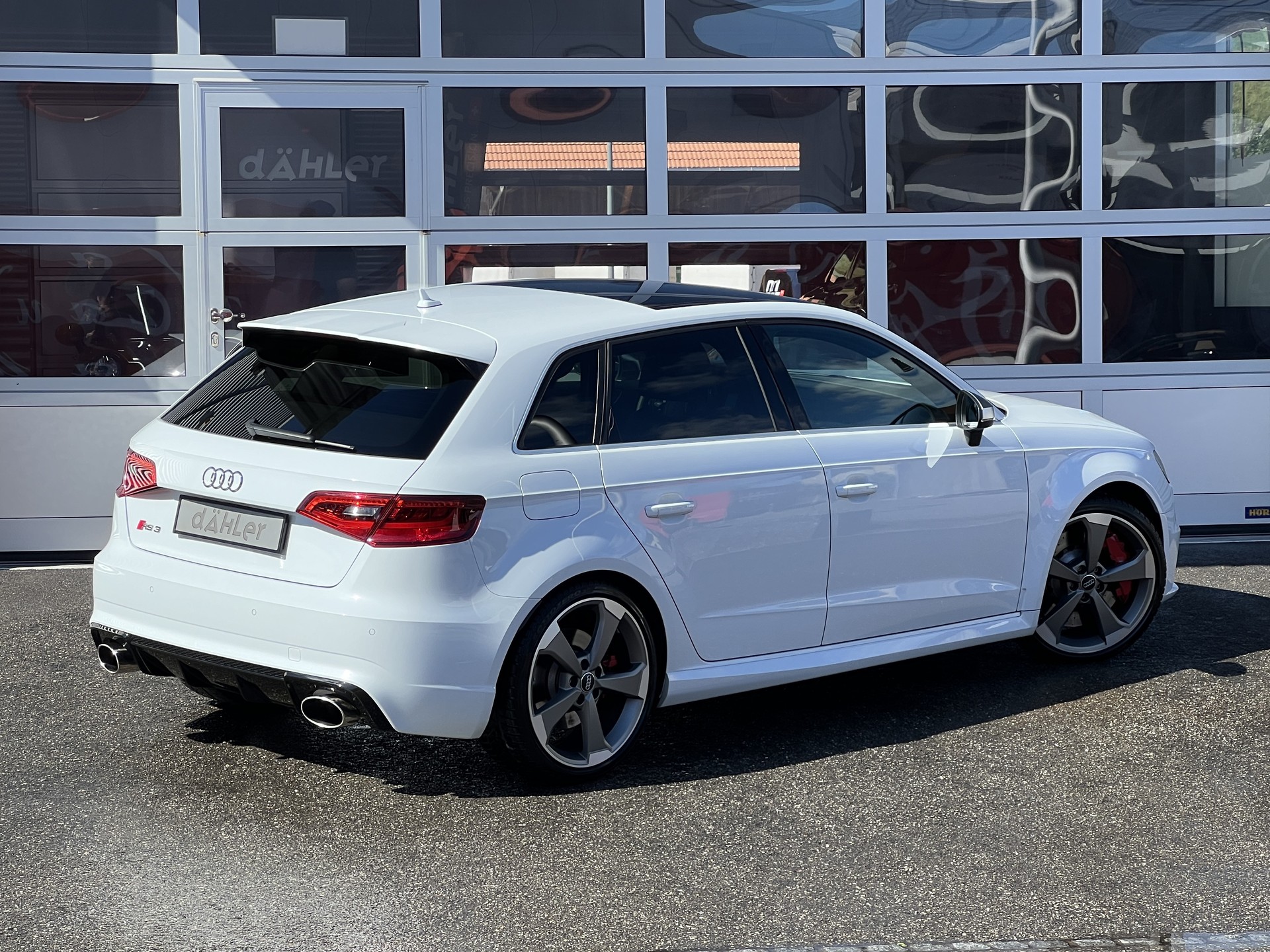 AUDI RS3 2.5 TSI quattro S-tronic-showroom-element-2