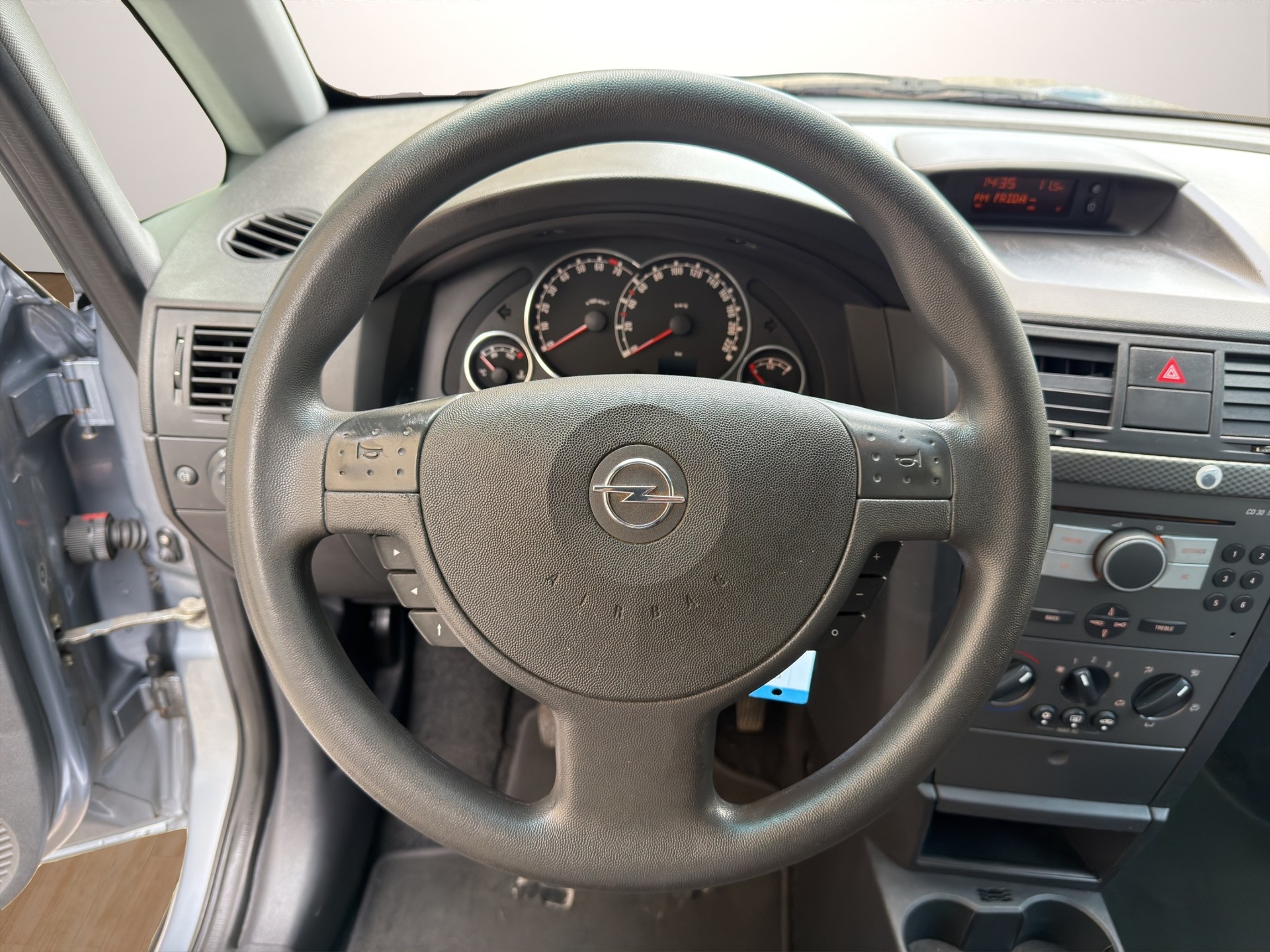 OPEL Meriva 1.4 TP (Essentia)-image-9