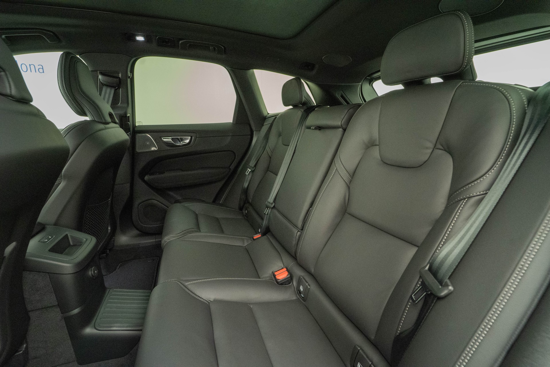 VOLVO XC60 2.0 B5 MH Ultra Bright AWD-image-8