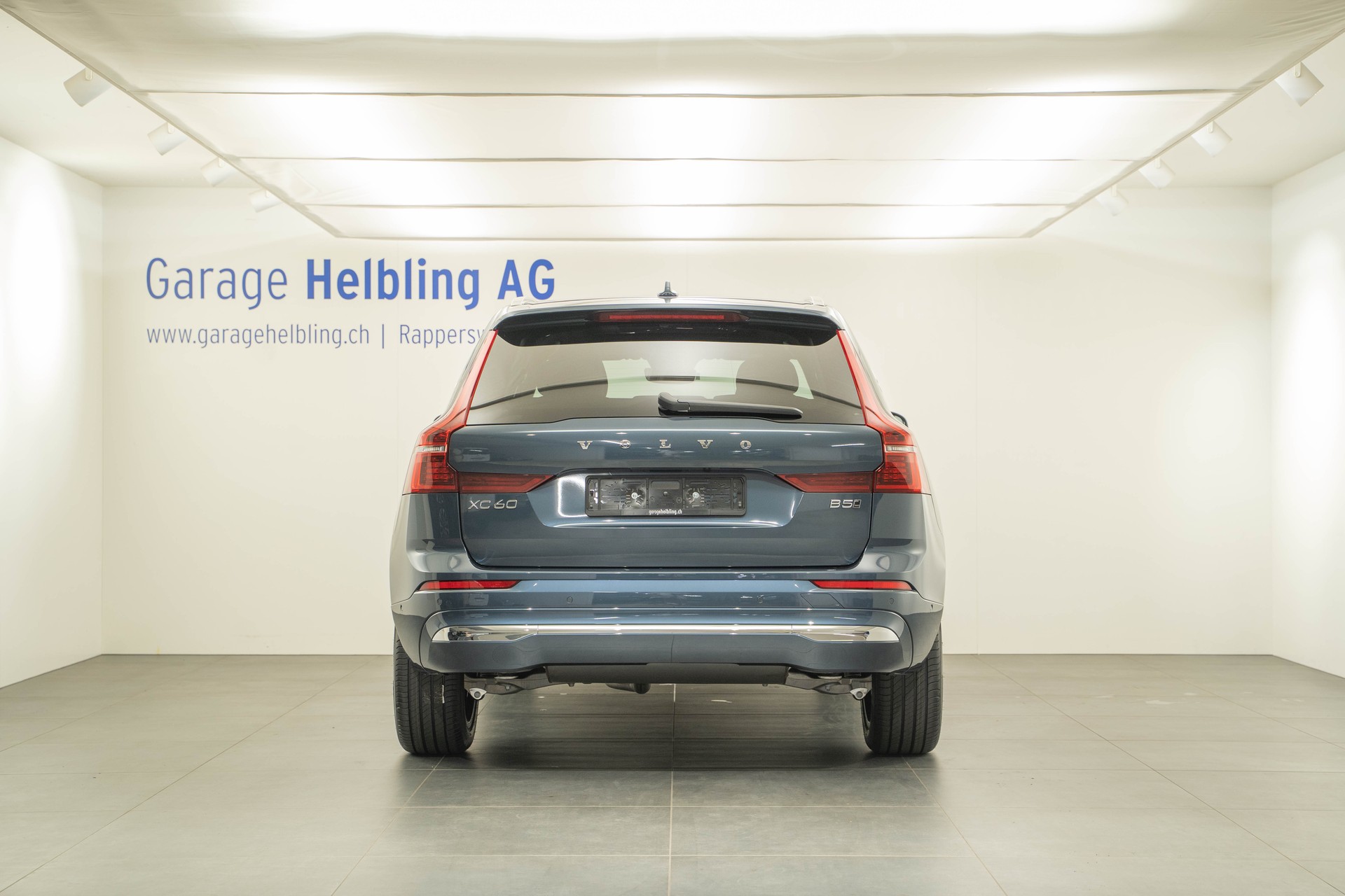 VOLVO XC60 2.0 B5 MH Ultra Bright AWD-showroom-element-3