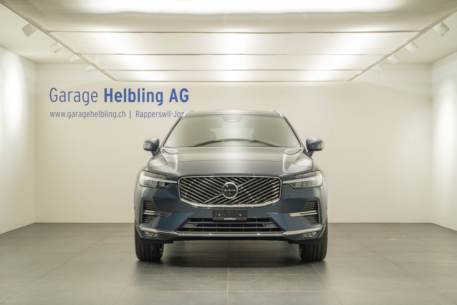 VOLVO XC60 2.0 B5 MH Ultra Bright AWD-showroom-element-1